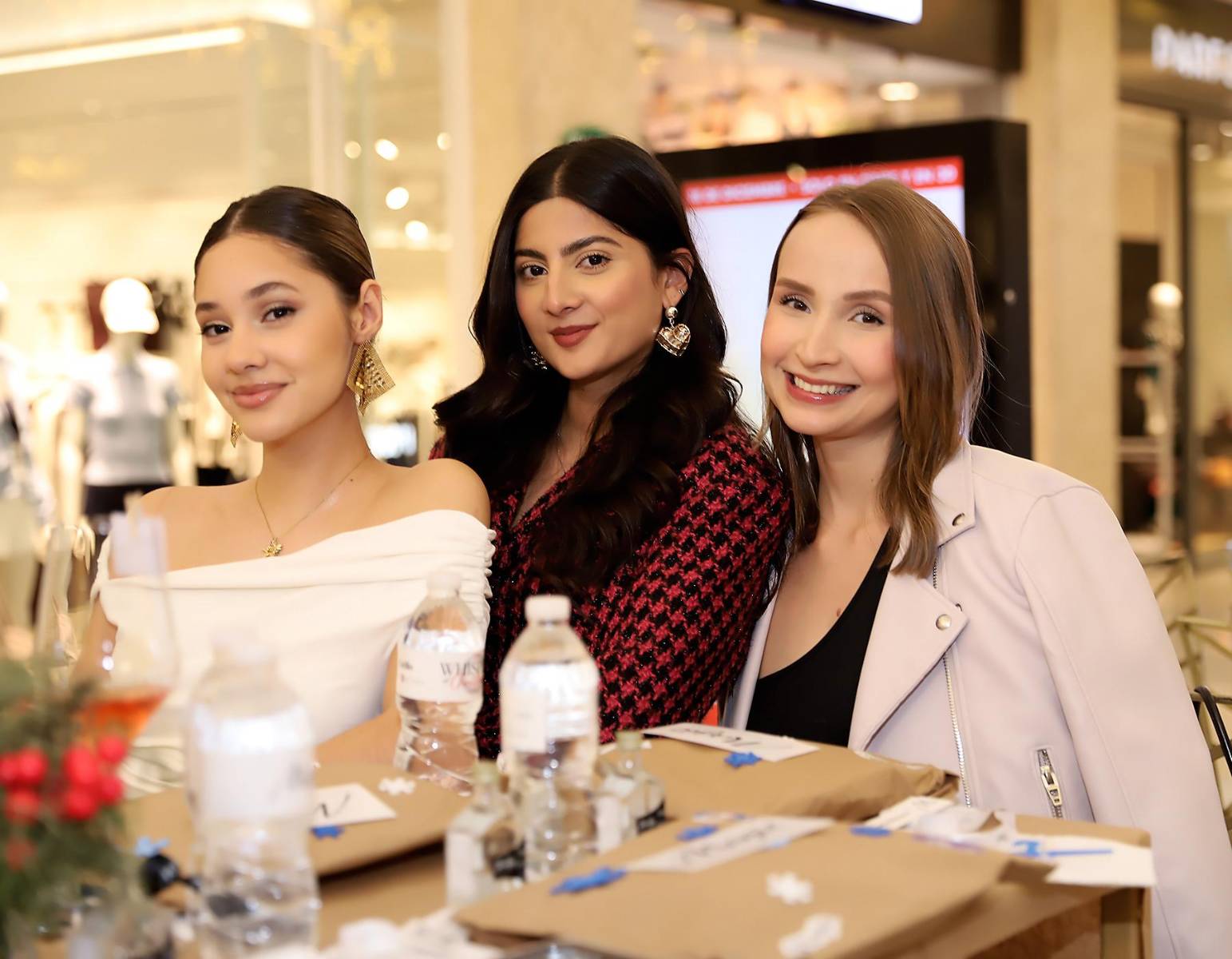 Marian Sagastume, Rosangélica Castillo y Josie Nerena.
