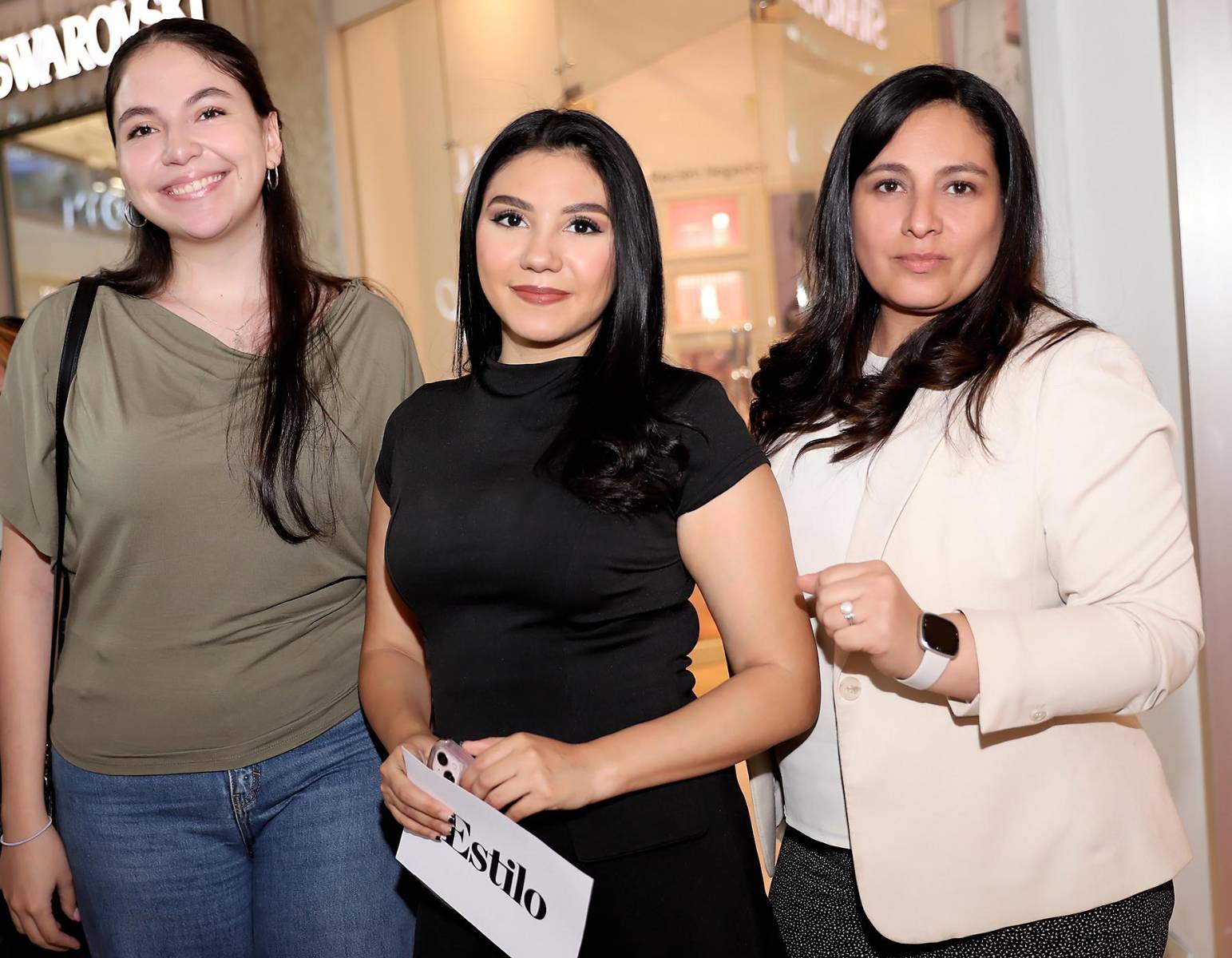Angie Guevara, y Pamela Baires.
