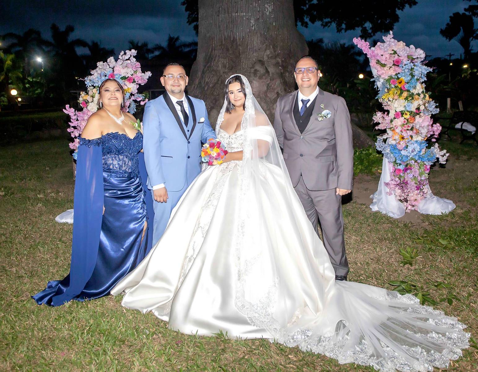 Patricia Baquedano, Juan Cerrato con los nuevos esposos, Jean Paul y Madeline. 