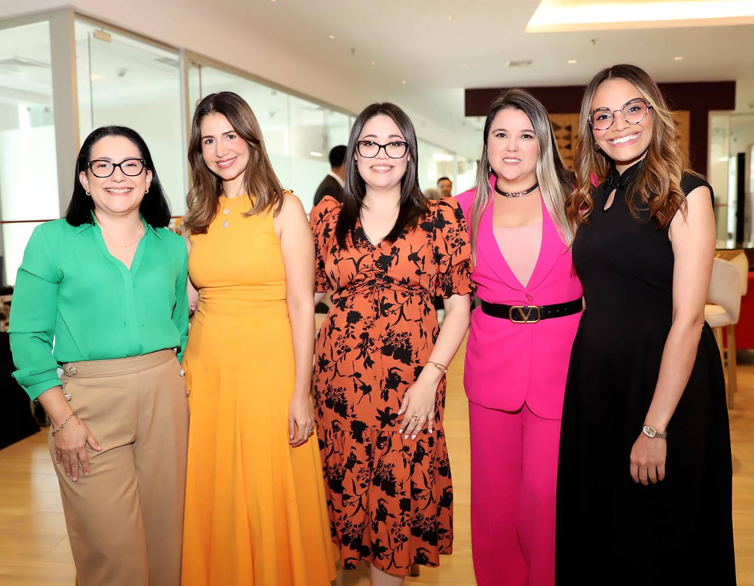 Carol Zavalza, Fabiola Cañas, Pradi Torres, Abigail Oyuela y Dilma Mendoza.