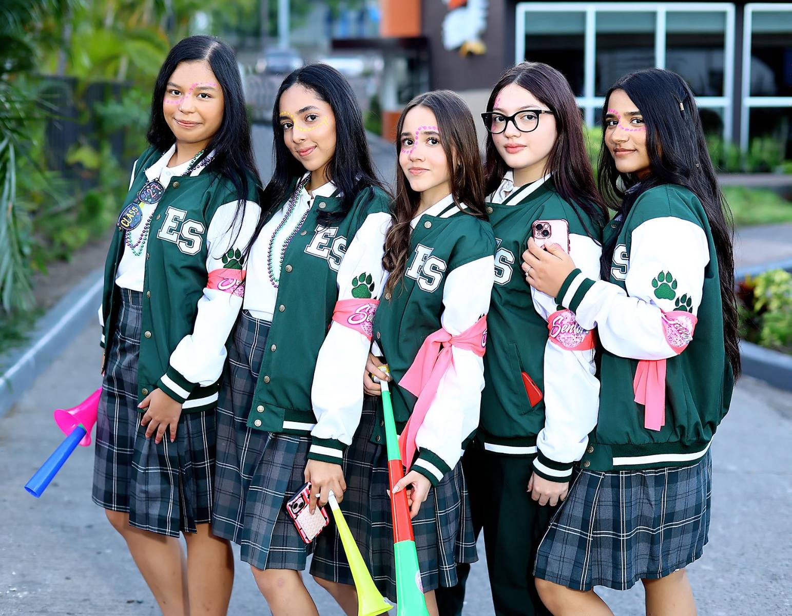 Valentina Lee, Alessandra Ramos, Pilar González, Emily Montoya y Leah Álvarez