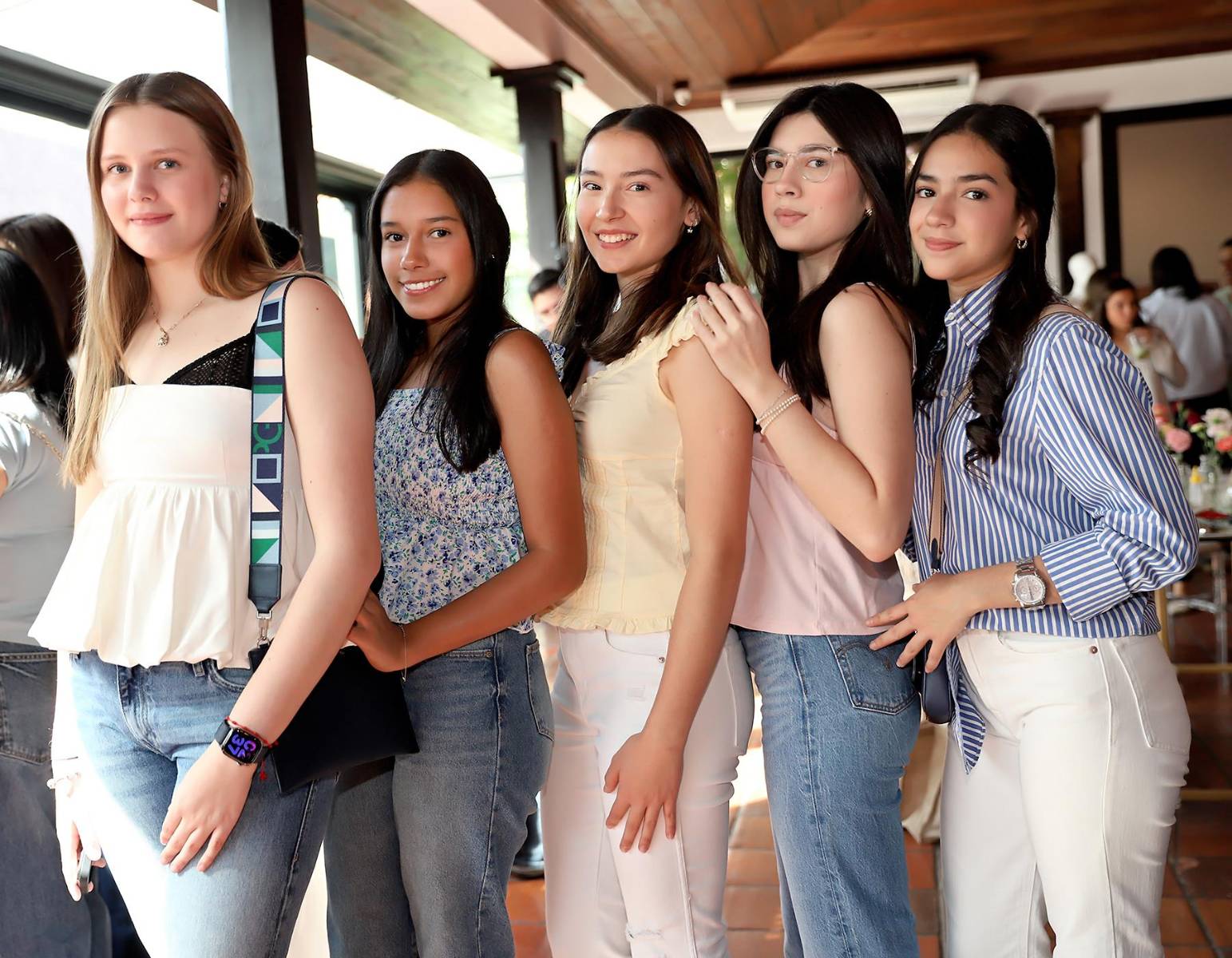 Isabella Castro, Fernanda Ramírez, Camila Figueroa, Mía Arévalo y Carmen Erazo.
