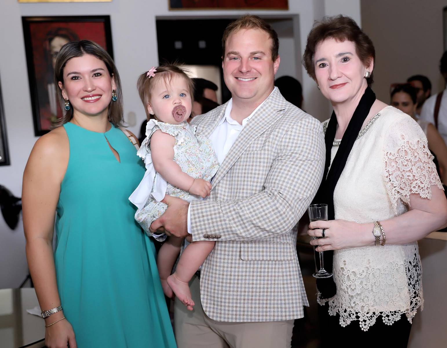 Tatiana Lara , Bella y Derek Herzog y Belinda Mendoza de Lara.