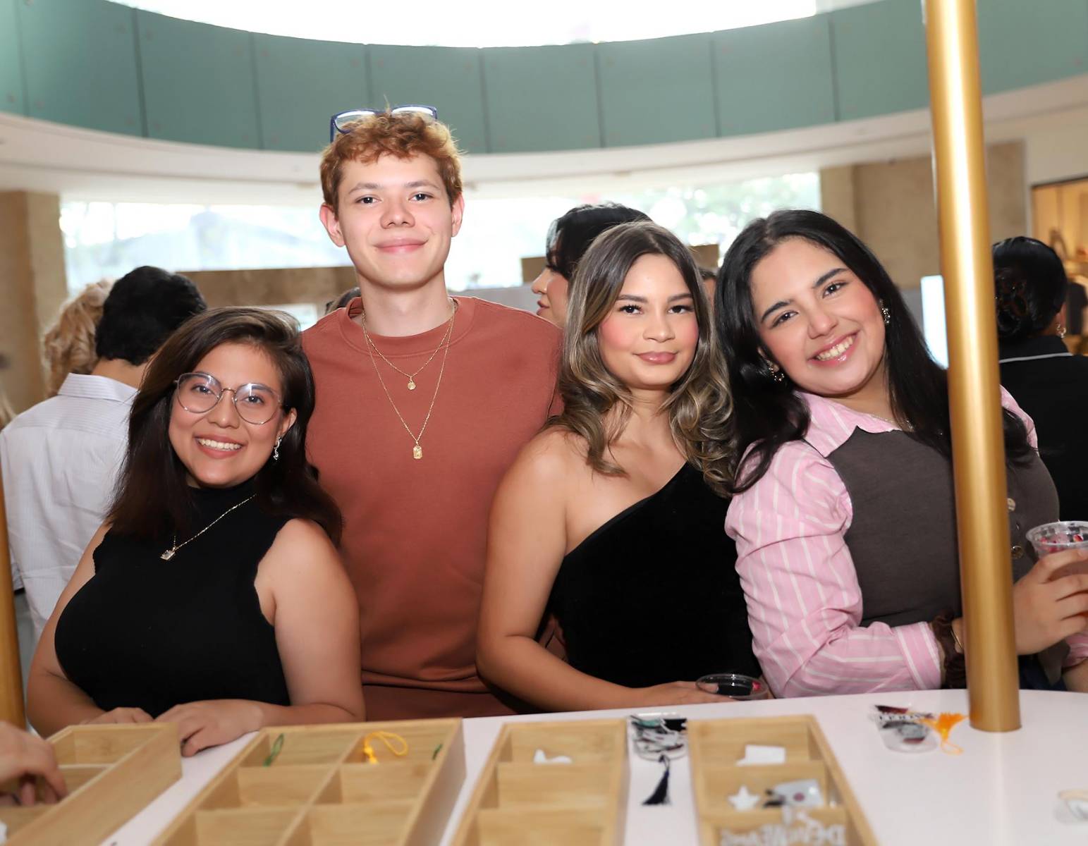 Bella Carcamo, Daniel Rodríguez, Ariana Tosta y Alejandra Landa.
