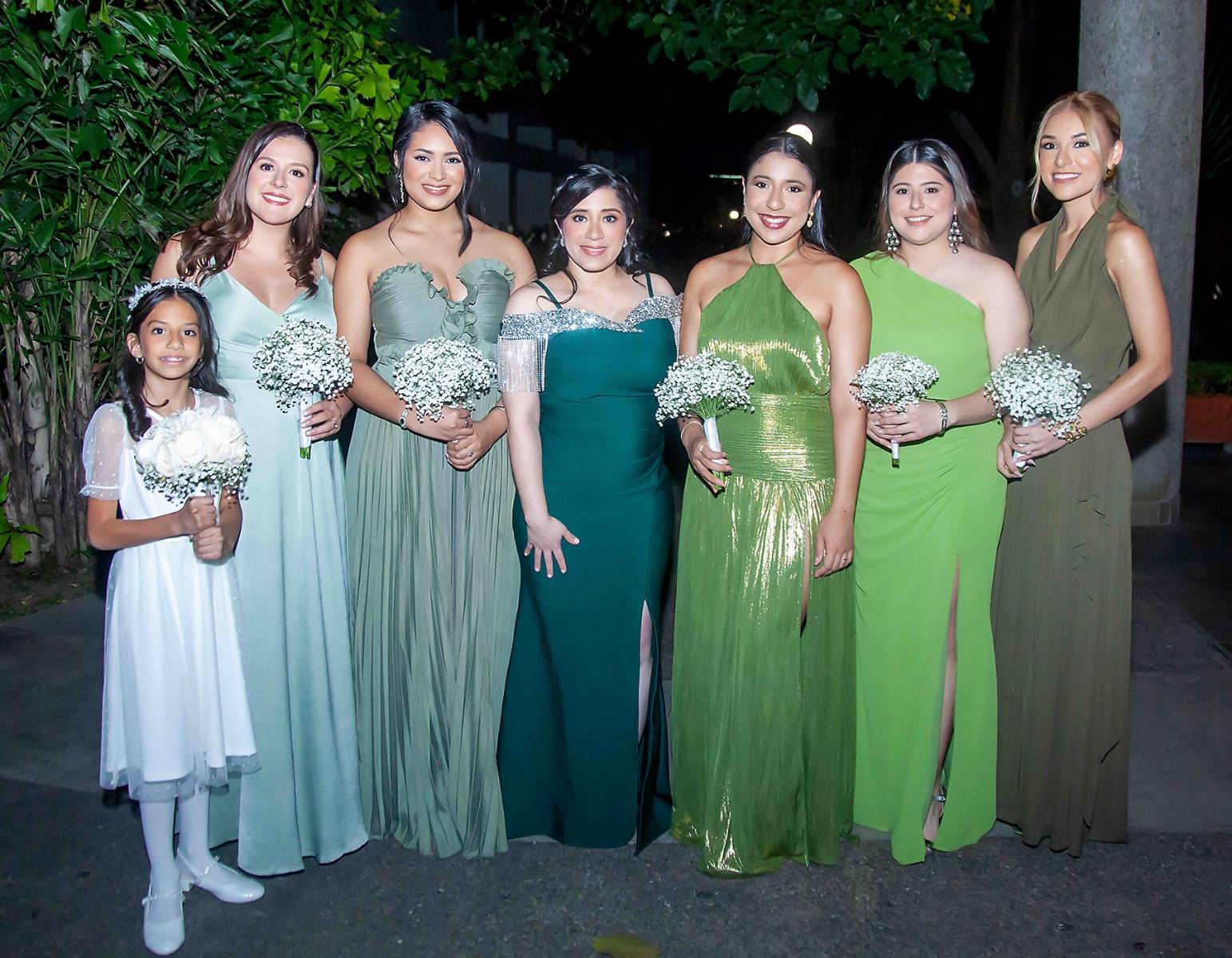 Valeria Amaya, Yuri Acuña, Clara Murillo, Eloísa Ochoa (dama de honor) Loany Canelas, Eli Bodden y Melanie Amaya.