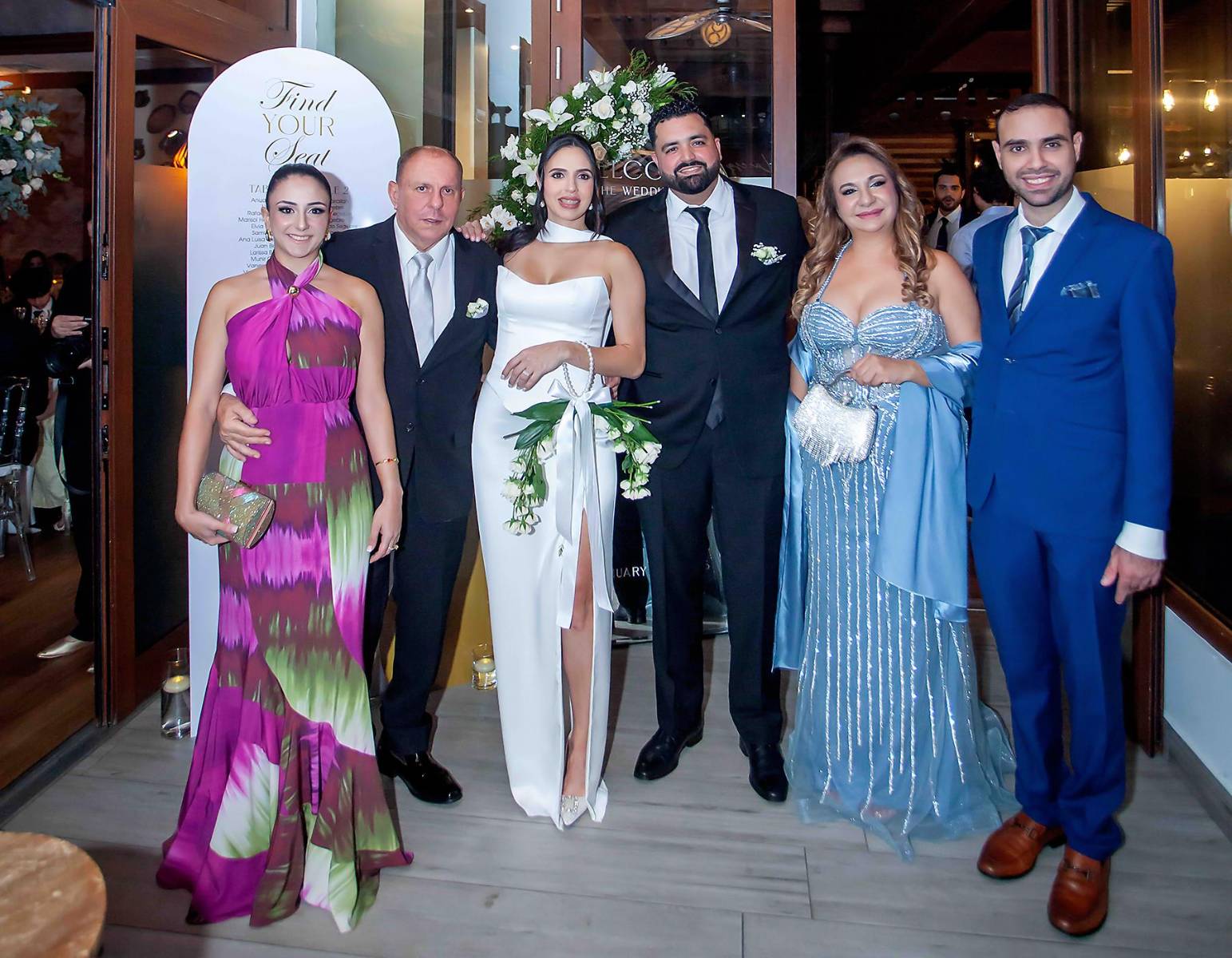 Daniela, Gabriel, Nur Segebre con Michael Chahín, Dina Khairallah y su hijo .