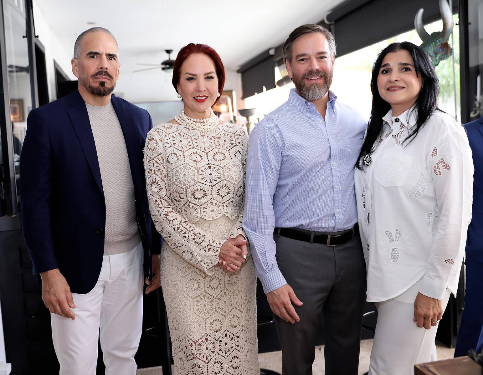Ricardo, Rosa María y Roberto Lara con Jackie Sabas.