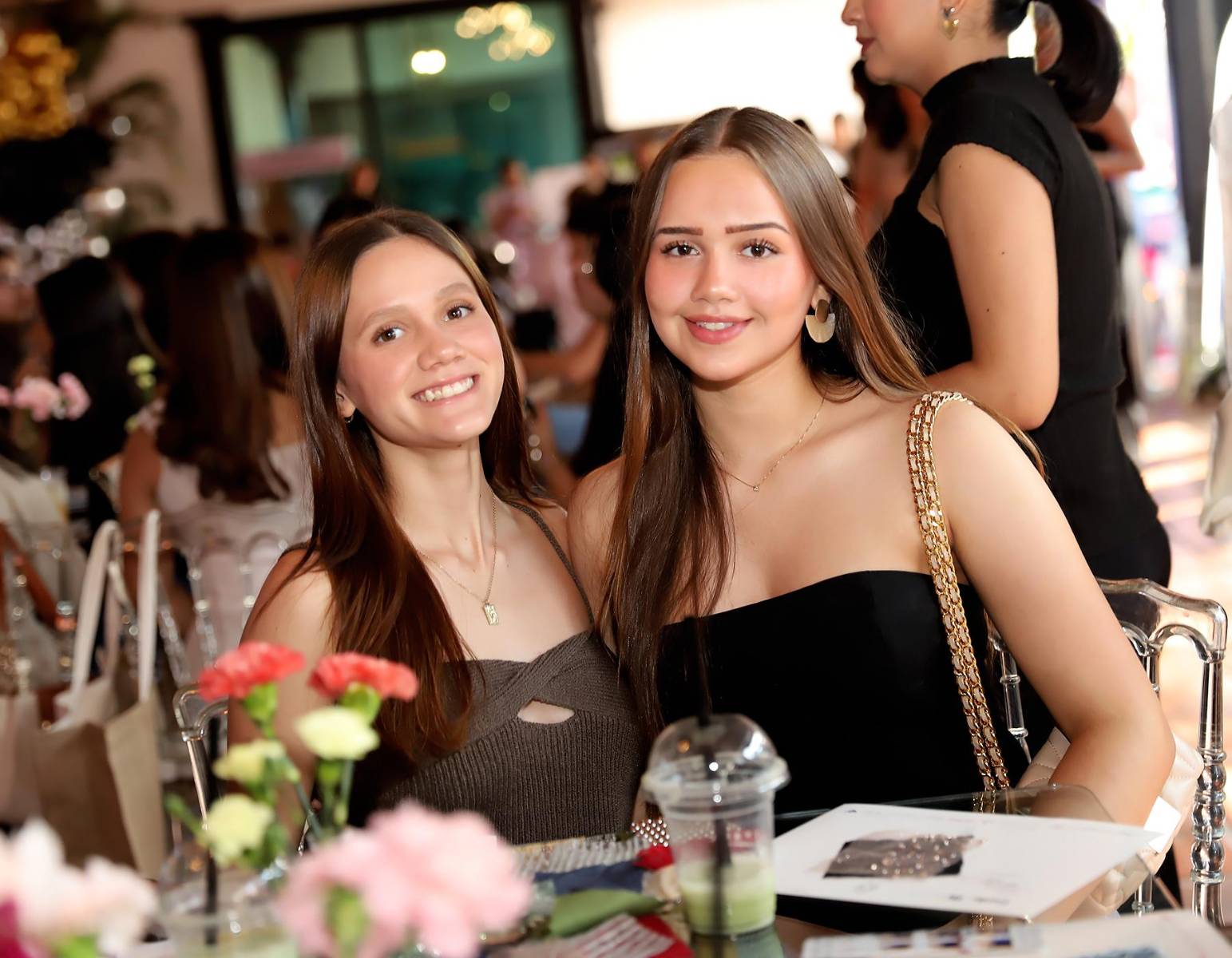 Jimena Caballero y Madeline Molina.