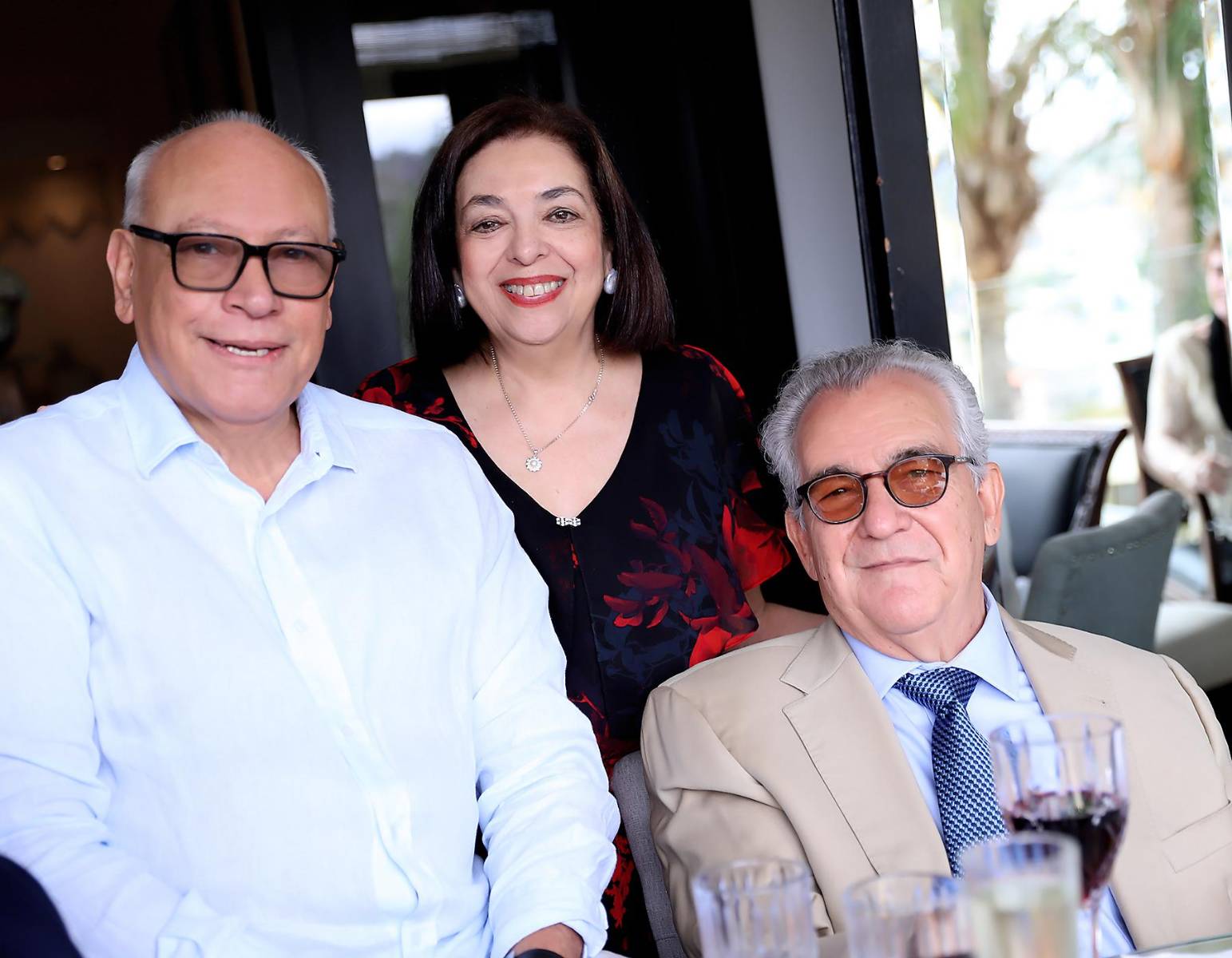 Amílcar y María Eugenia Bulnes y Mario Agüero.