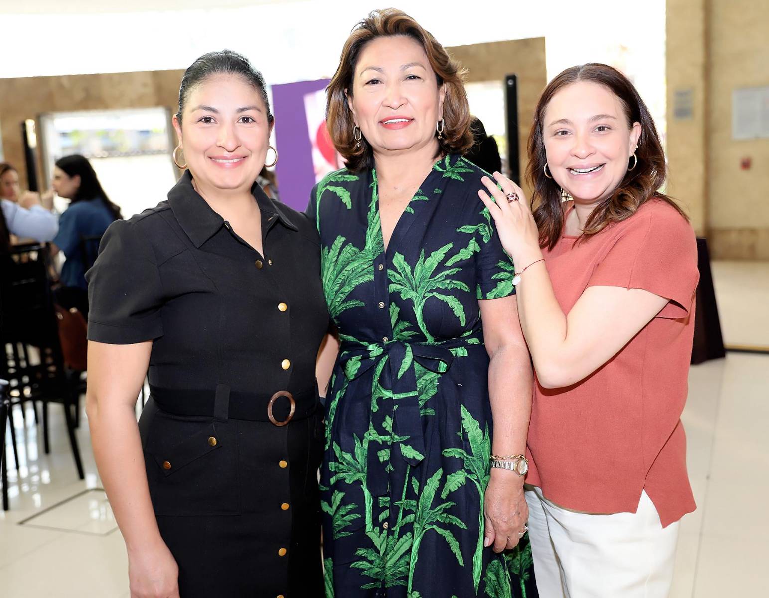 Rebeca Chacón, Marcia Vásquez y Renata Espinal.