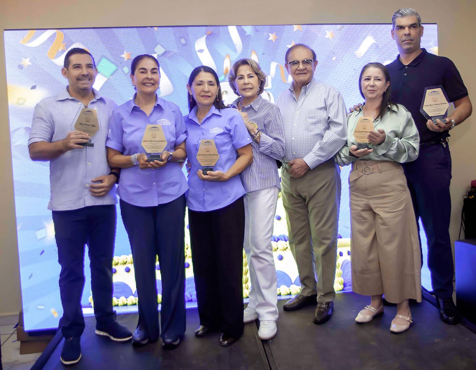 Alexis Reyes, Barbara Quintana, Julia Madrid, Nena de Diaz, AlbertoDiaz, Iris Enamorado y Jorge Quintana.