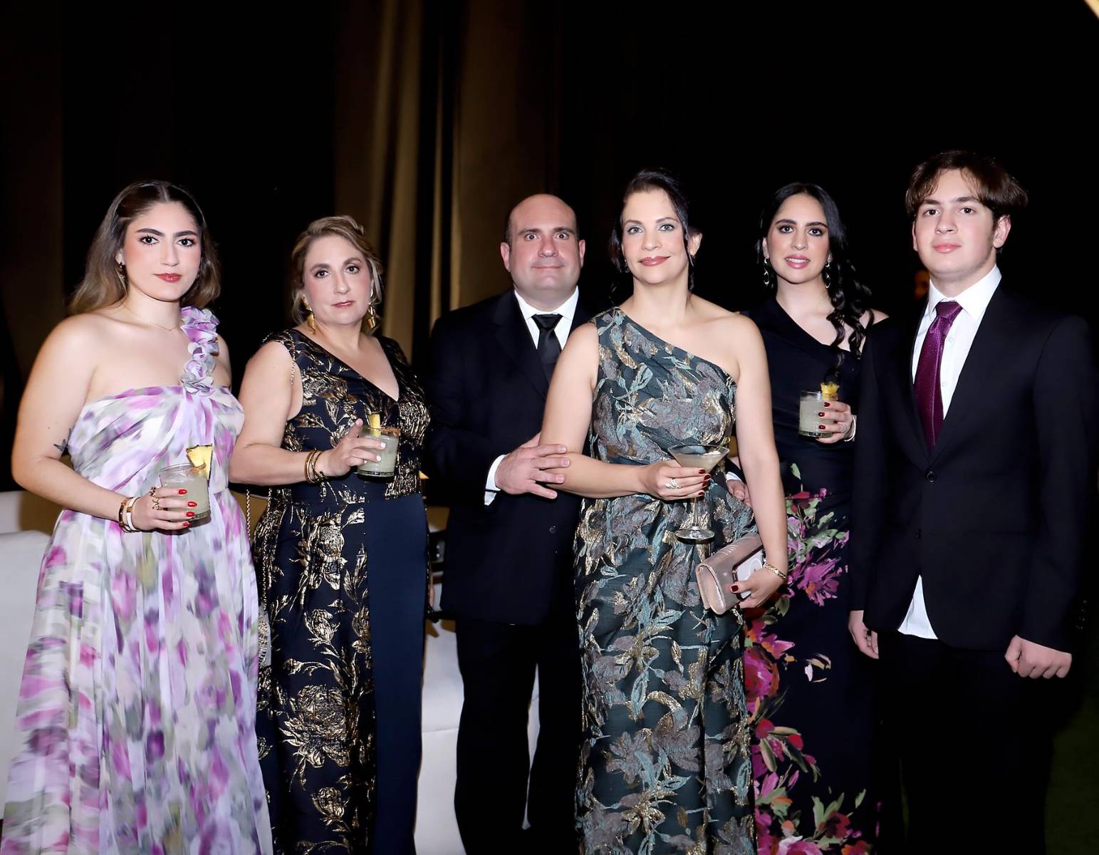 Valeria, Aidee, Elías, Cinthia , Lizeth y Salem Bendeck