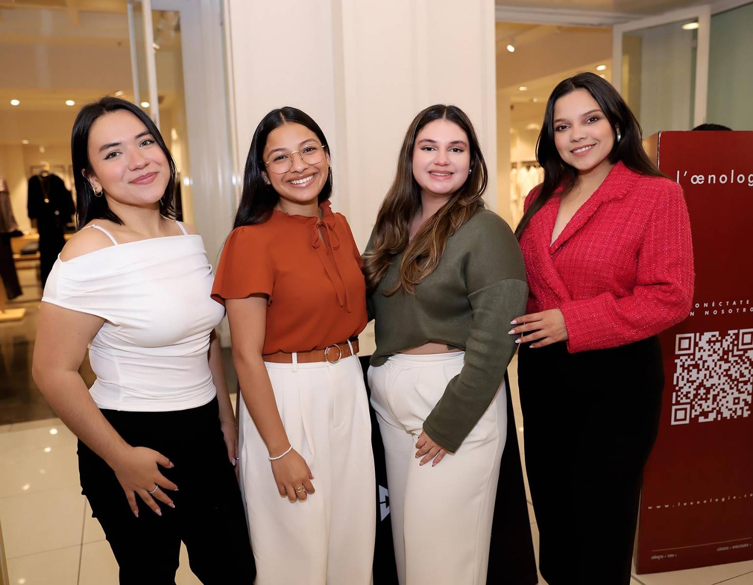 Andrea Moncada, Gabriela, Valeria Ordóñez y Ana Gómez.