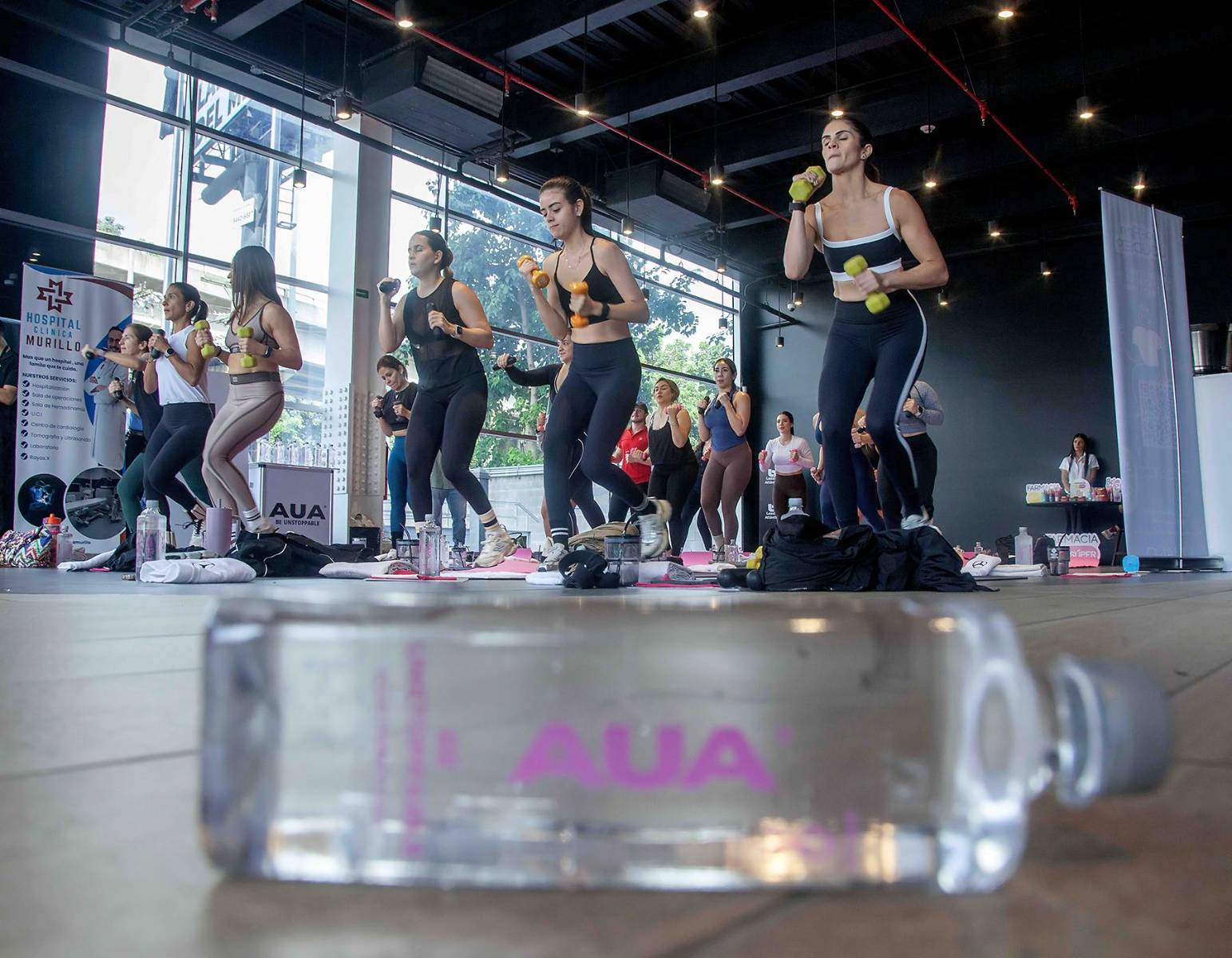 Mercedes-Benz Honduras celebra el bienestar con “Barre &amp; Drive” junto a Leasing Atlántida y Estilo