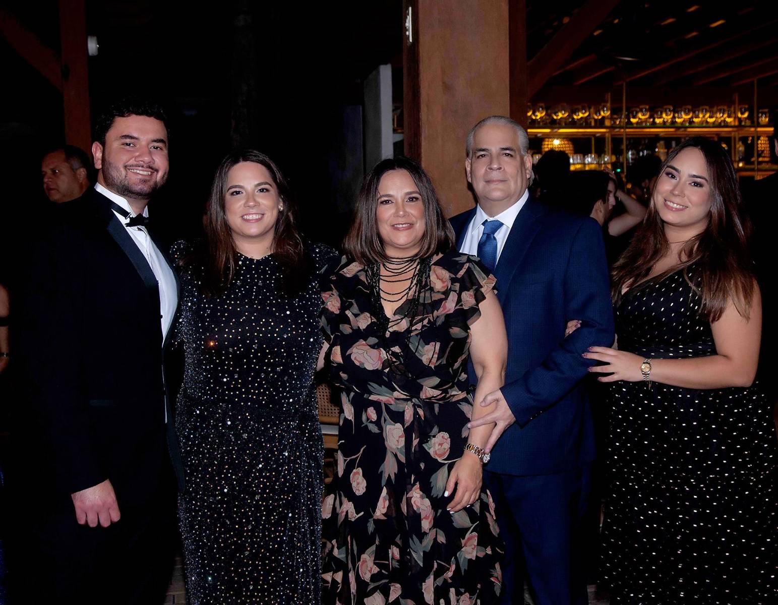 Daniel Murillo, Dominique, Julissa, Tino y Cristianna Marinakys.