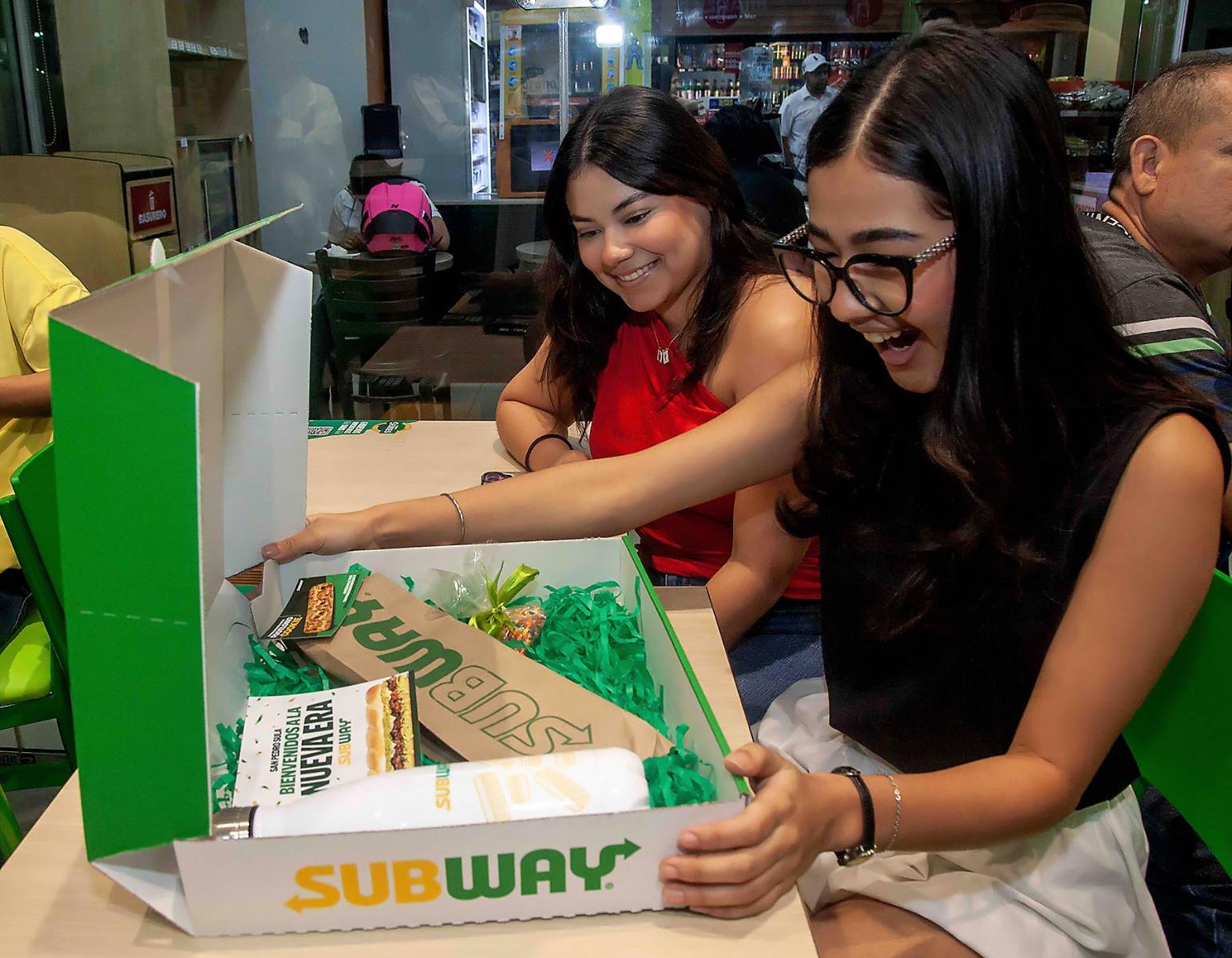 Raquel Moreno y Heizell Guevara.