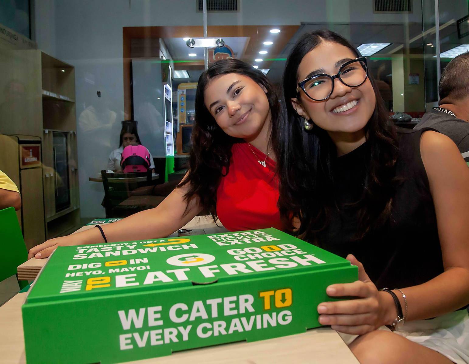 Raquel Moreno y Heizell Guevara.