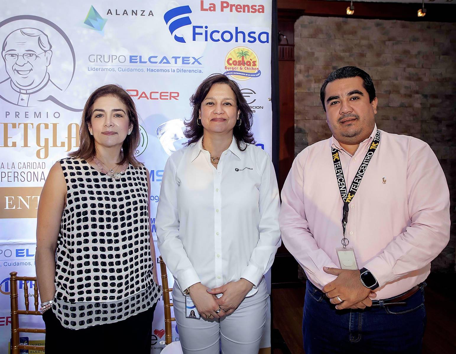 Ruth Marie Sabillón, Karen Stechmann y Marvin López.