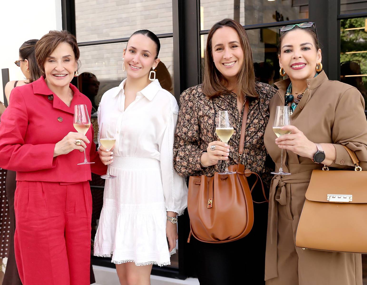  Lisa Hilsaca, Adriana y Claudia Schacher y Rita Marichal