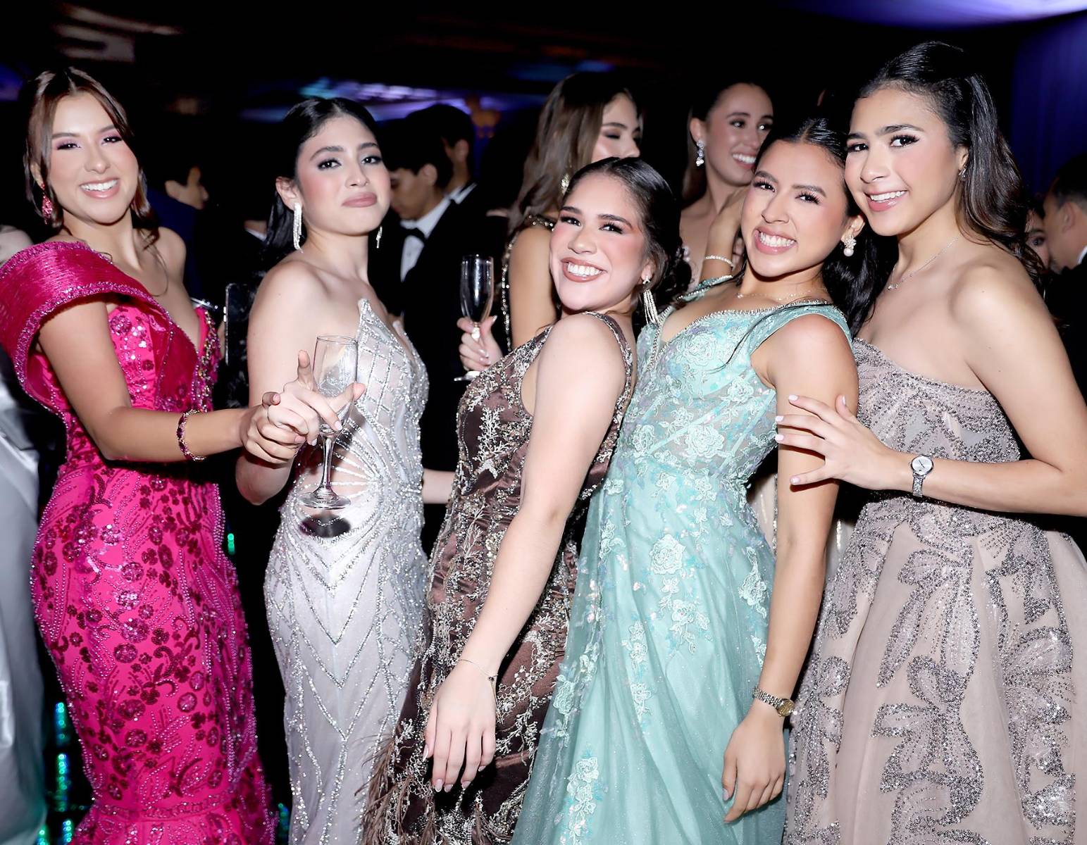 Los Seniors 2026 de la Academia Los Pinares vivieron una noche llena de glamour, emoción y alegría durante su esperada fiesta de graduación. Entre música, baile y momentos inolvidables, los jovenes celebraron junto a sus familiares una velada especial que quedará para siempre en sus recuerdos. 