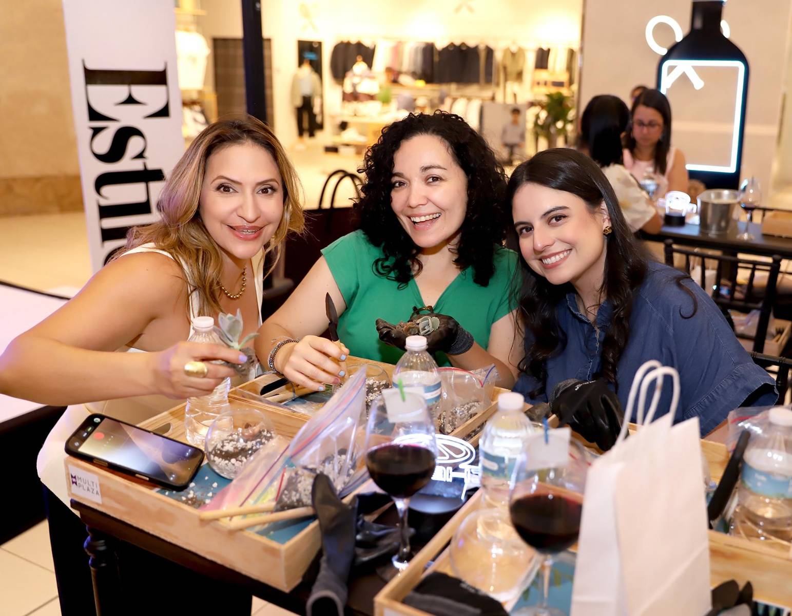 Kendy Cruz, Shirley Paz y Amy Ramos.