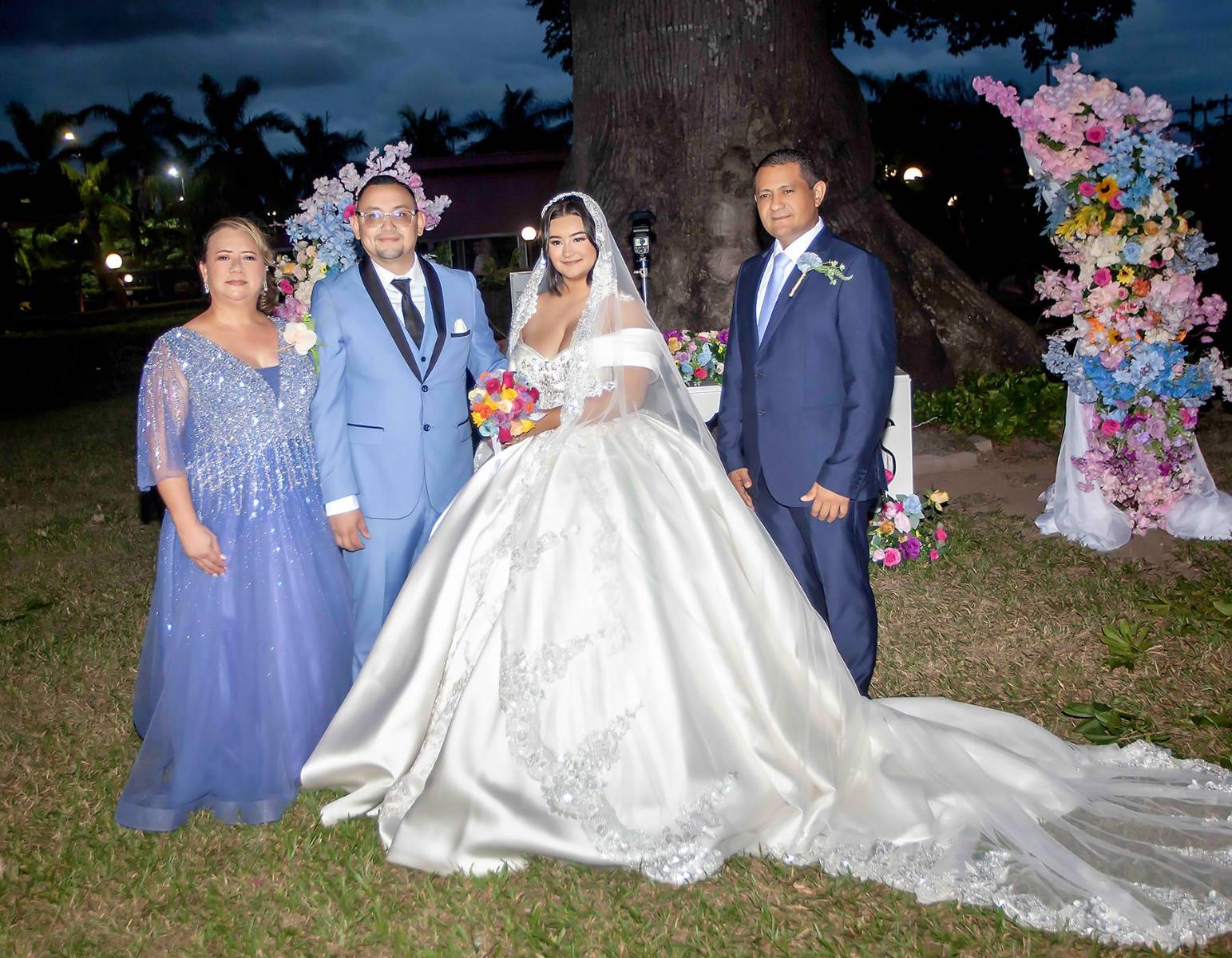 - Idania Enamorado, Jean Paul Cerrato, Madeline Lindo y su padre Ernesto Lindo