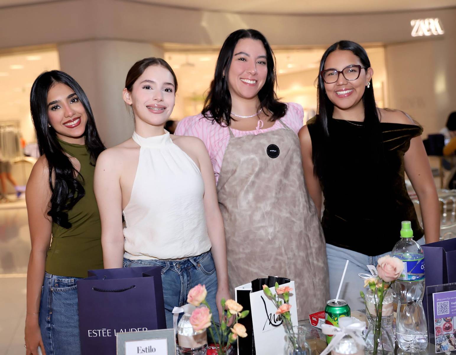 Annie Rios, Mónica Mateo, Tali Espinoza y Gloria Godoy.