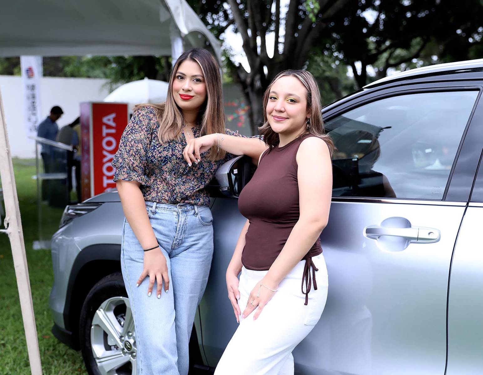 Isabella Rivas y Rosa Arostegui.