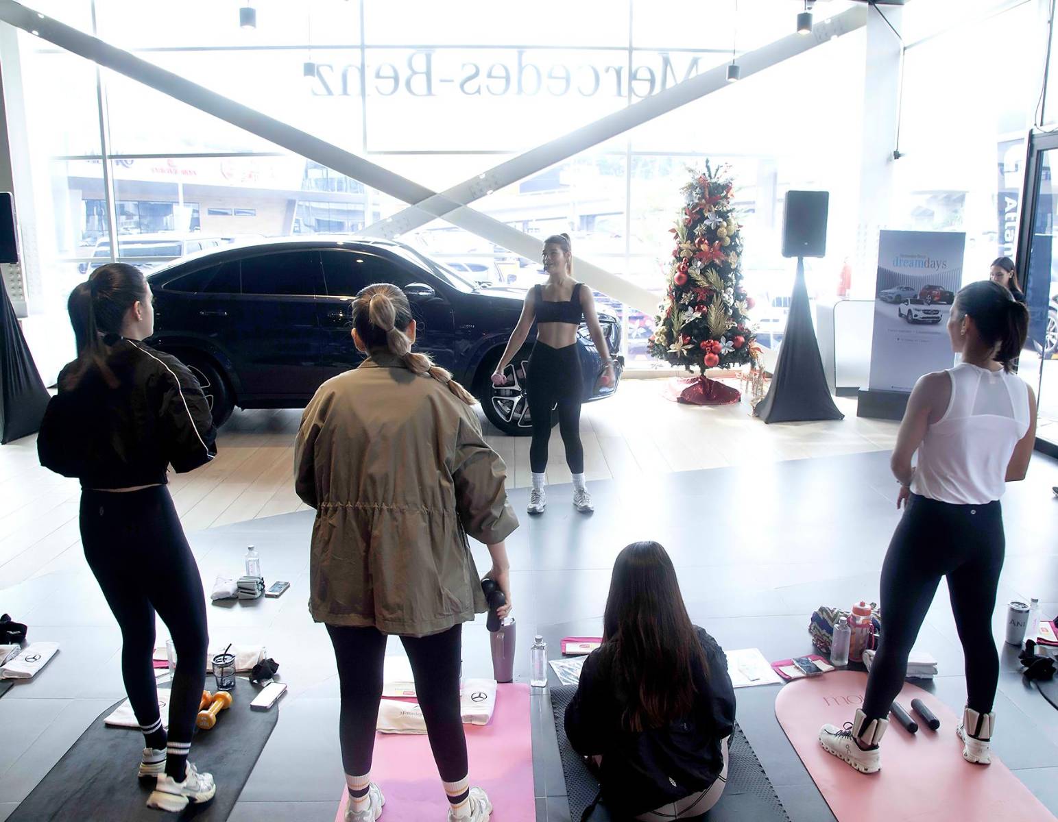 Mercedes-Benz Honduras celebra el bienestar con “Barre &amp; Drive” junto a Leasing Atlántida y Estilo