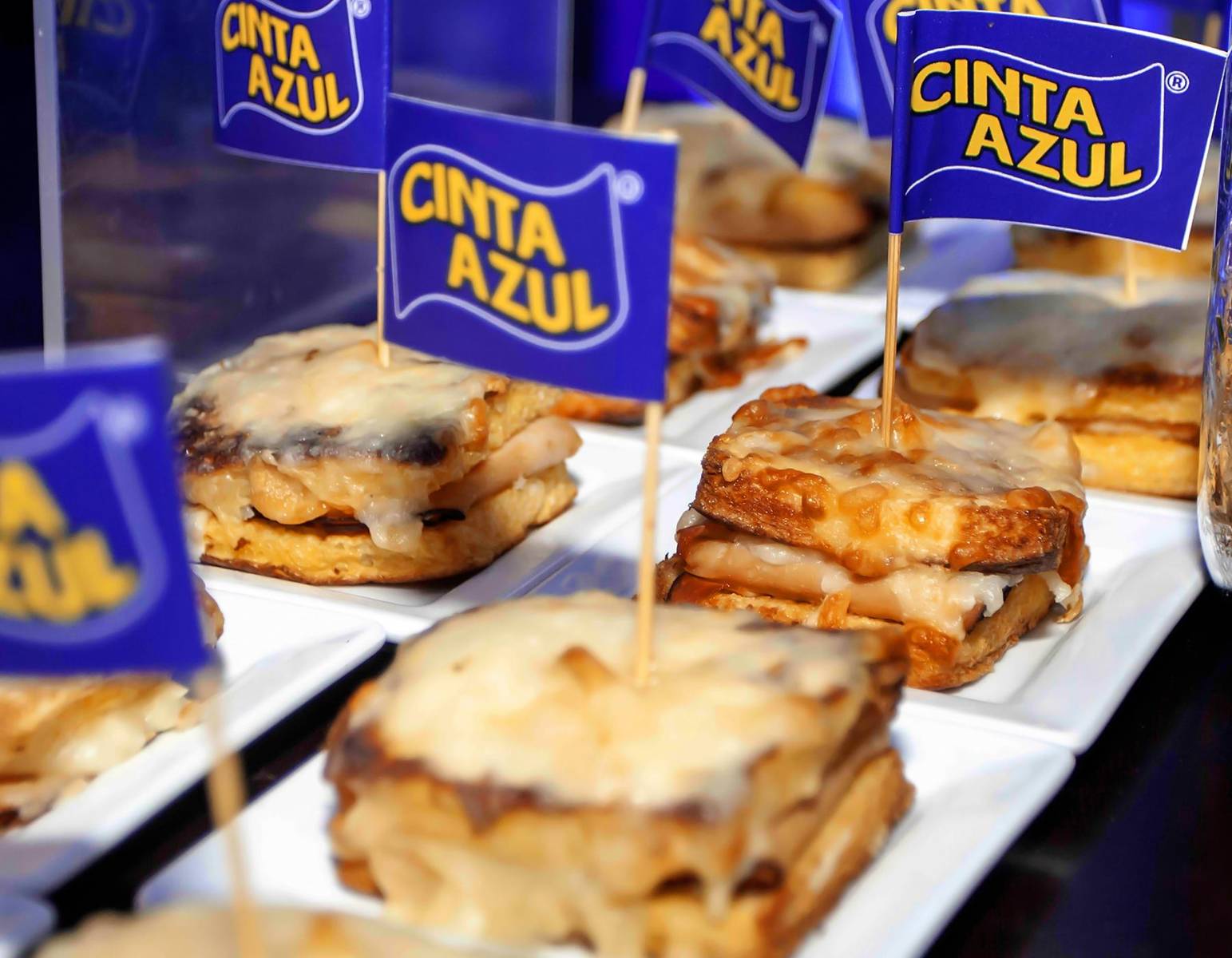 Asi fue el lanzamiento de Cinta Azul un nuevo producto premium