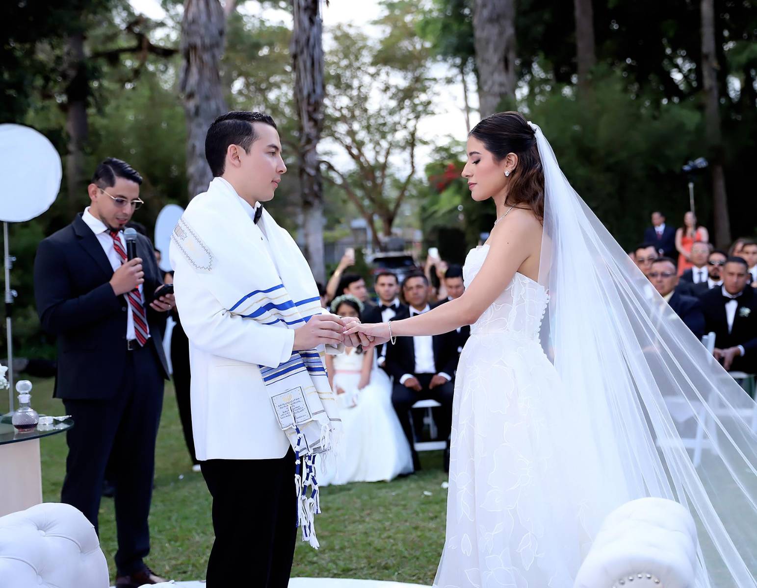 La boda de Paola Perdomo y Denis Cano