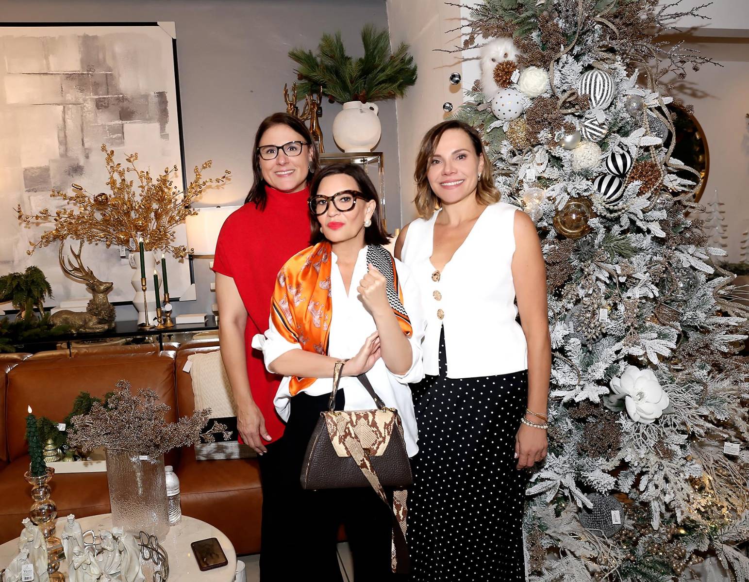 Rumbo a la temporada navideña la Veranda junto a BAC presentó su cóctel navideño en un ambiente acogedor y cálido con una experiencia inolvidable, asesorías en decoración, con ideas únicas para innovar en las próximas fiestas, además con grandes beneficios al realizar sus compras con sus tarjetas de crédito BAC. 