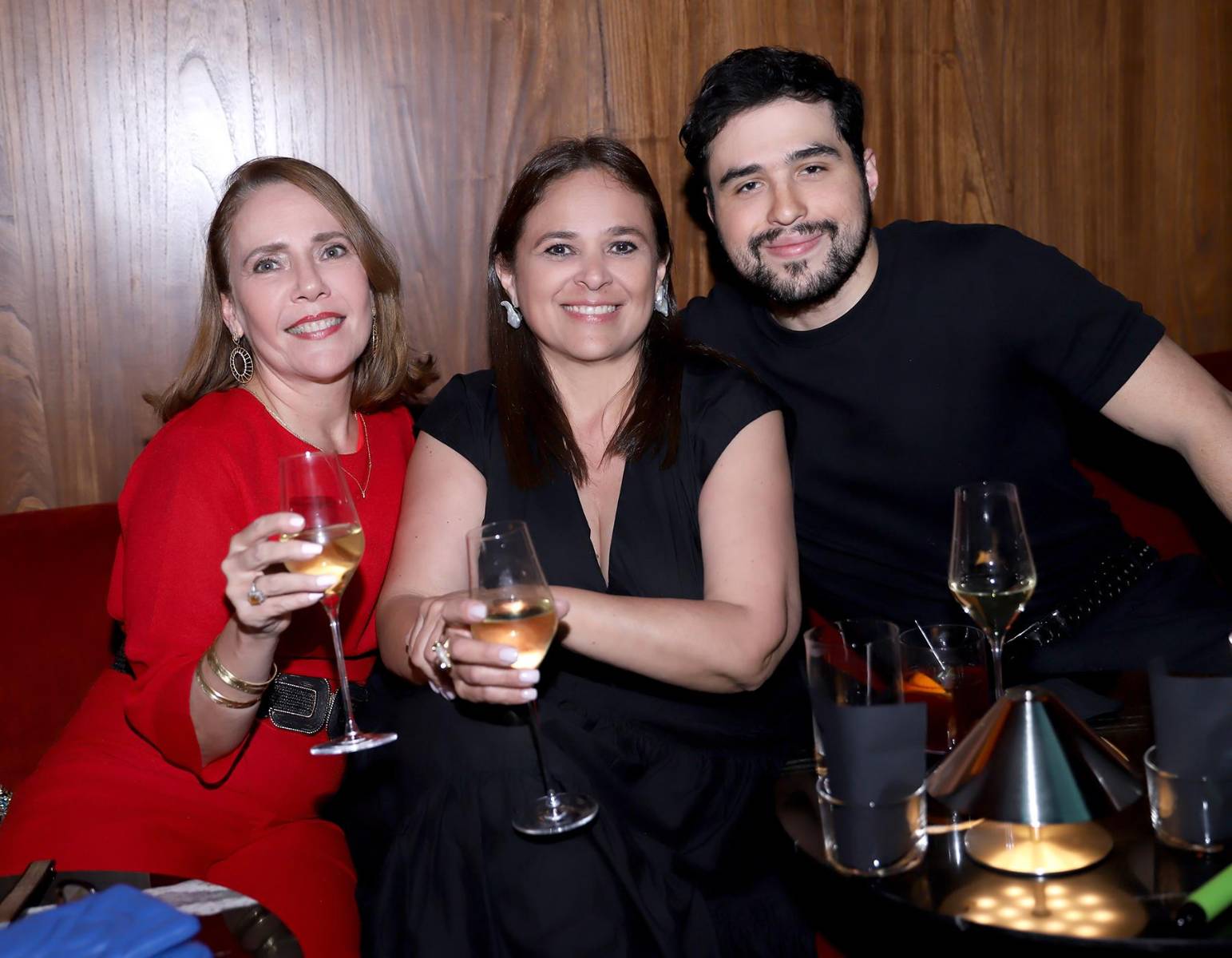 Al estilo de “Lady in red” Lisa Hilsaca celebró su cumpleaños