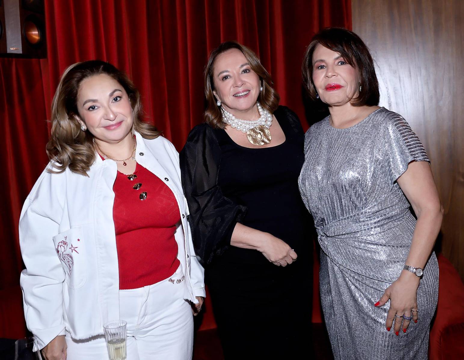 Al estilo de “Lady in red” Lisa Hilsaca celebró su cumpleaños