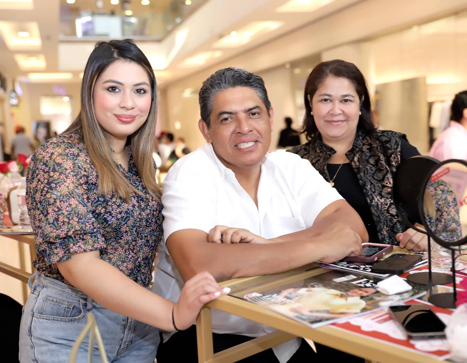 Isabella Rivas, José Alvarenga y Brenda Ortez.