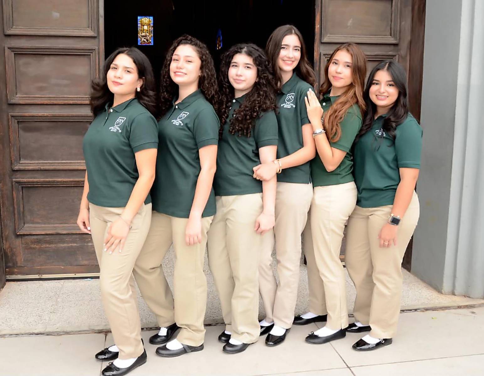 Alejandra Benavides, Rosalinda Castellanos, Ivanna Reina, Zari Hasbún, Daysi Mejía y Ana Castro