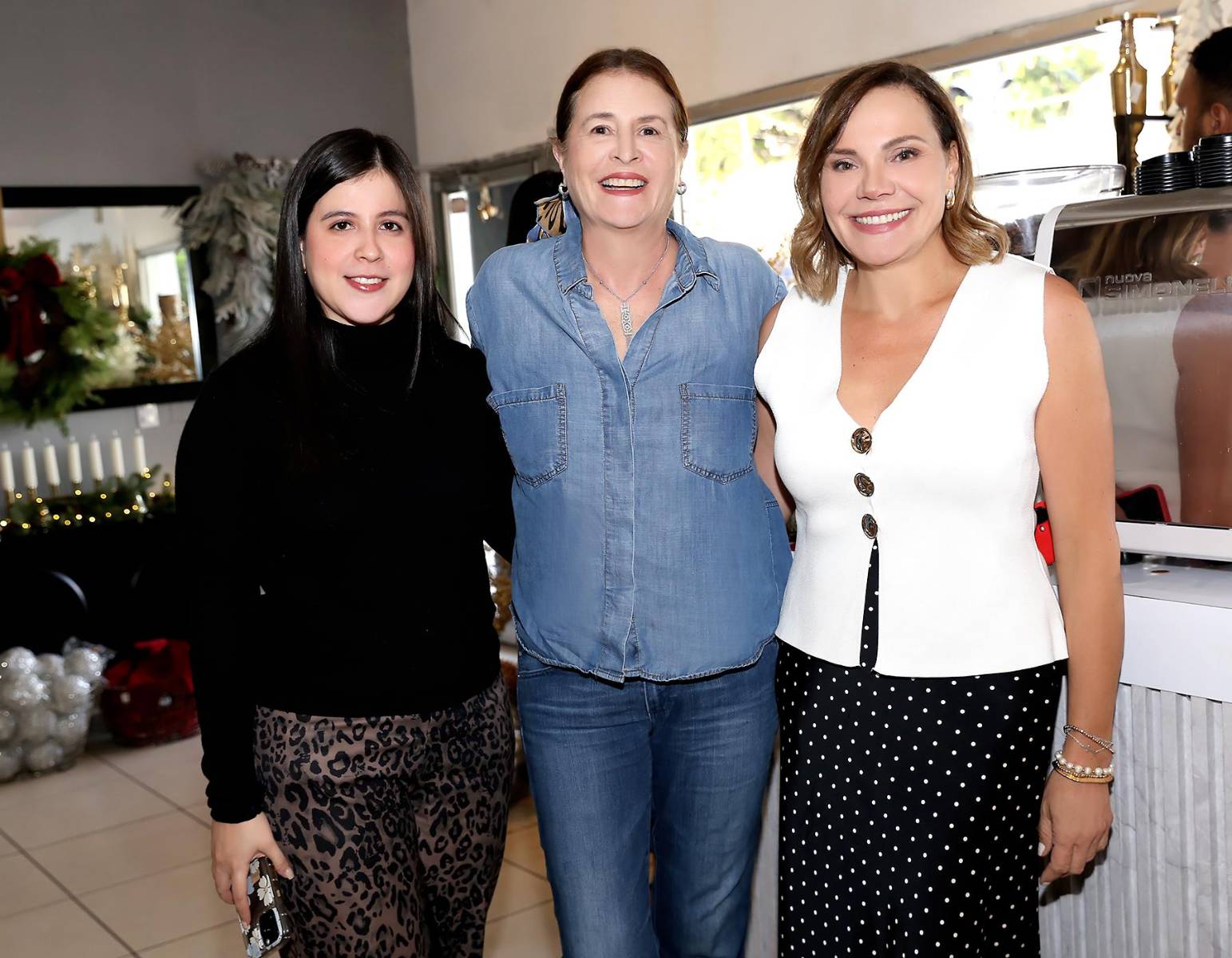 Febe Hernández, Monique Casanova y Cathy Vega. 