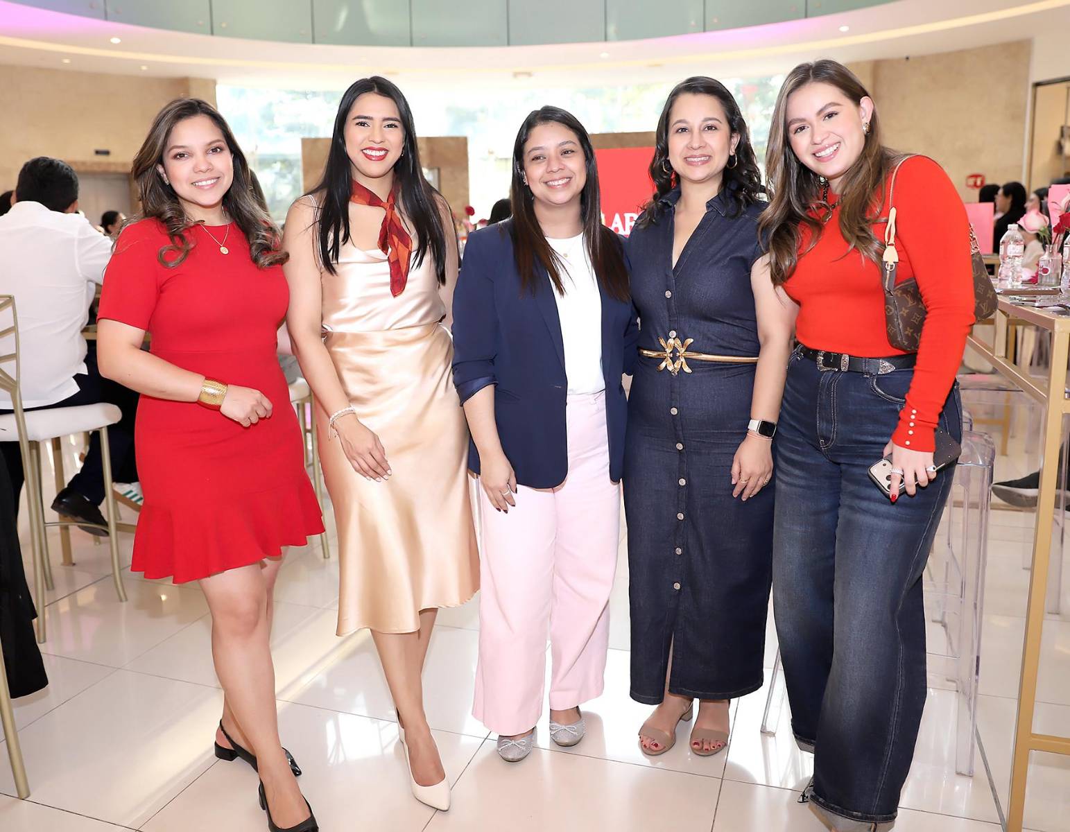 Ana Gómez, Norma Farías, Daniela Velásquez, Lila Fúnez y Tatiana Aguilar.