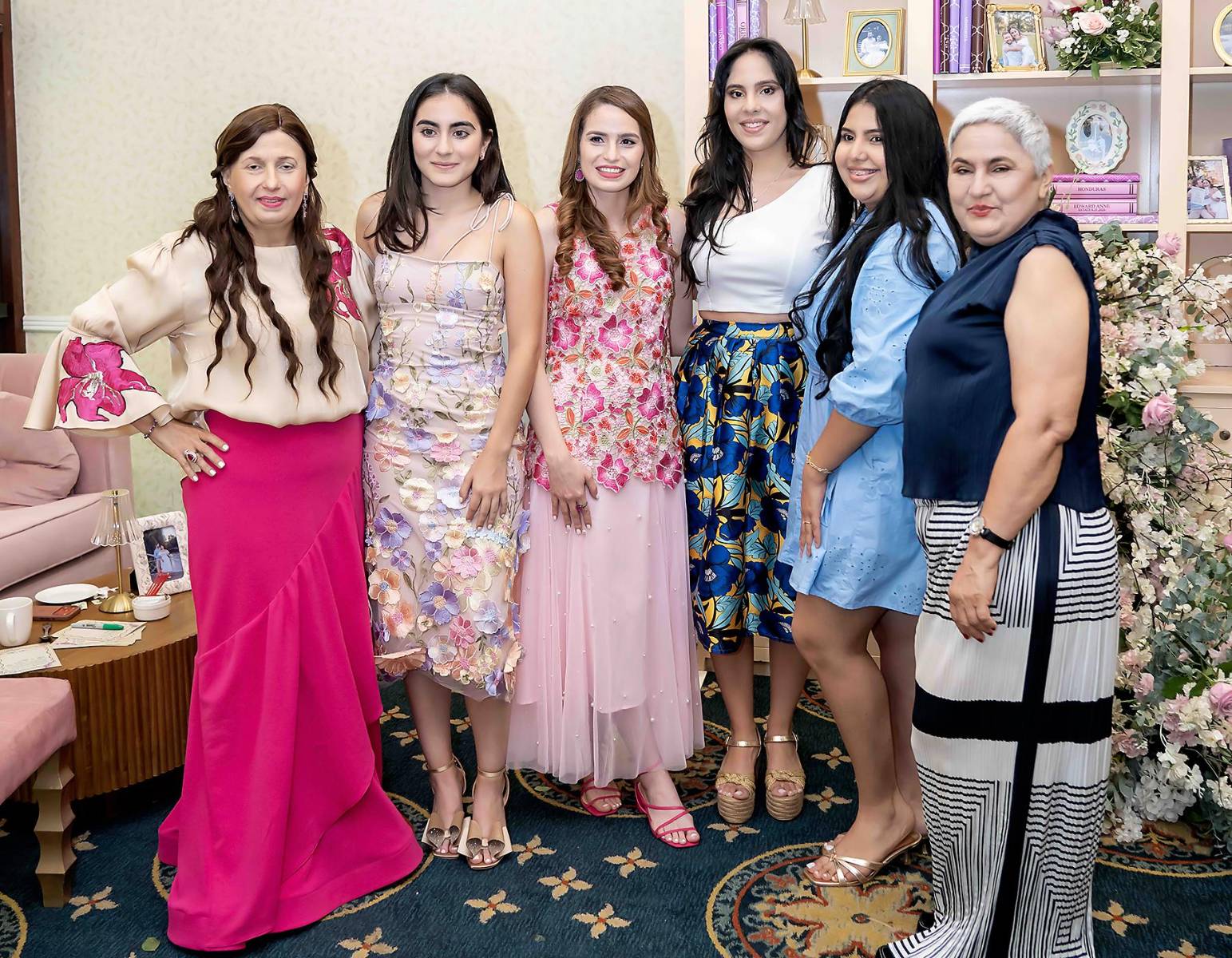 Rosa María Kattan, Pilar Jordan, Paola Martínez, Cinthya Hernández, Nicole Kattán y Lourdes Hernández.