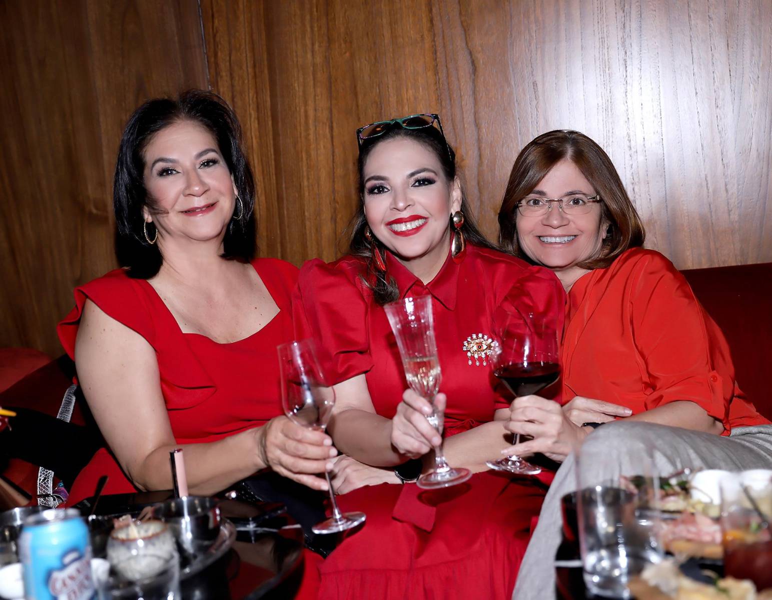 Al estilo de “Lady in red” Lisa Hilsaca celebró su cumpleaños