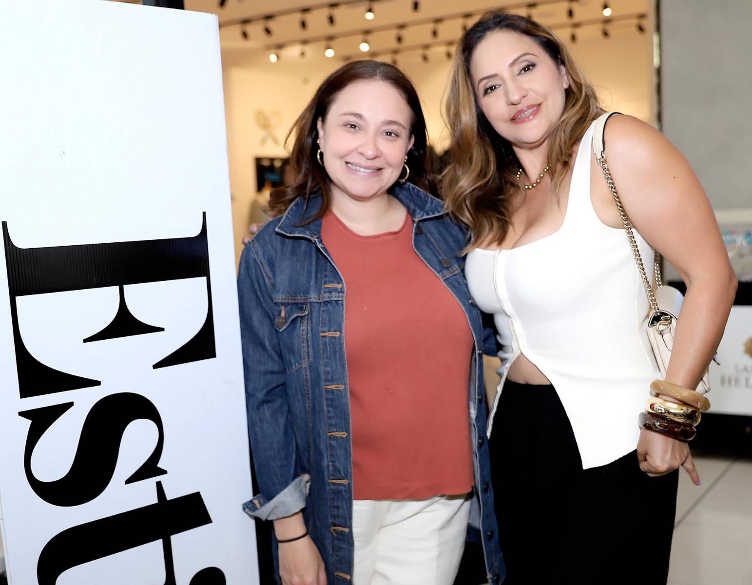 Renata Espinal y Kendy Cruz.