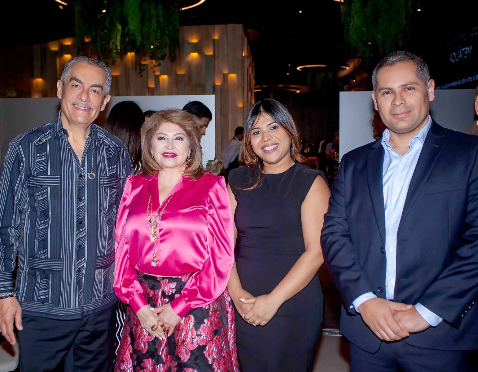 Víctor y Maritza Lara, Kensy Fúnez y Mauricio Barrientos.