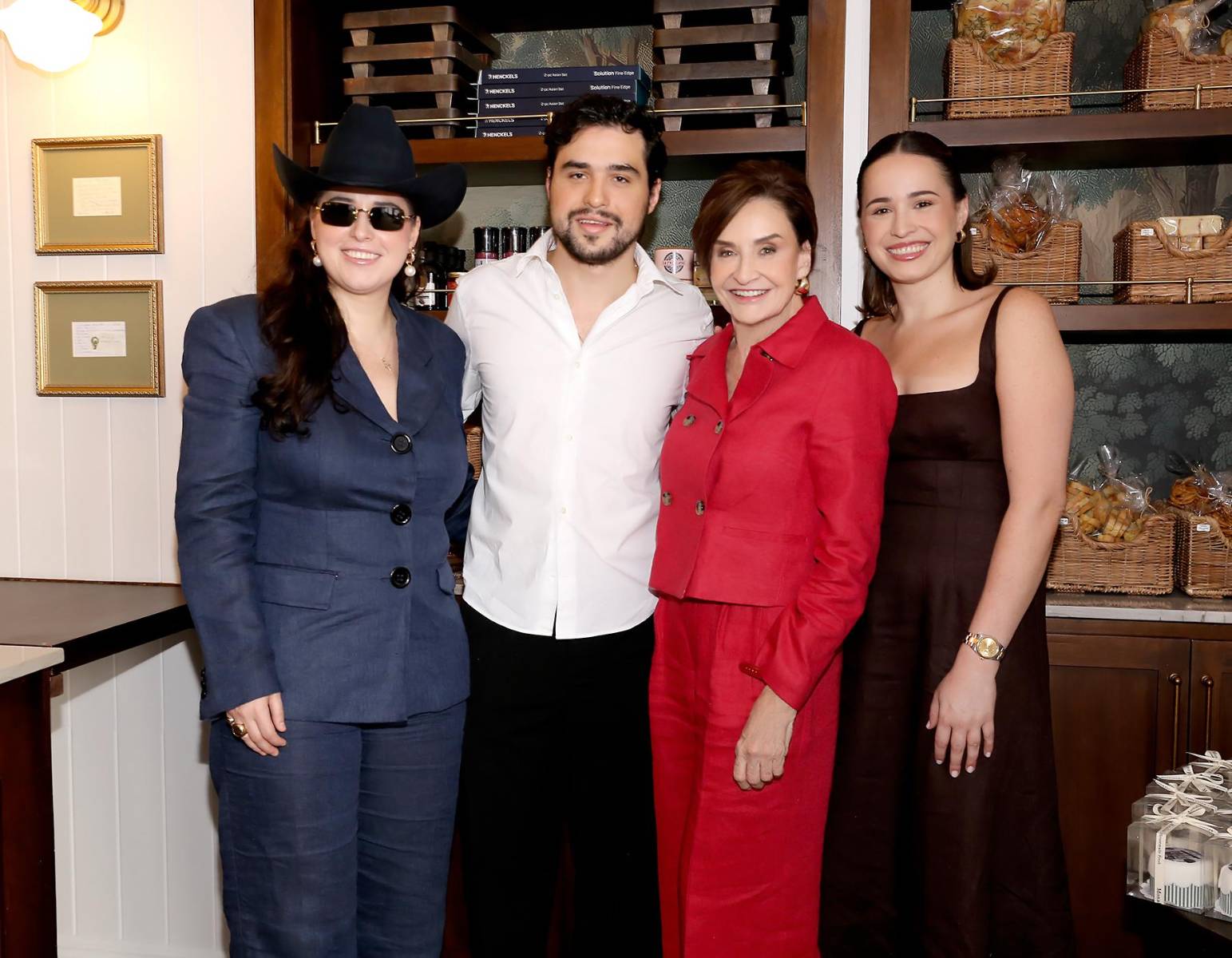 Marcela, Juan Carlos, Lisa y Mónica Hilsaca