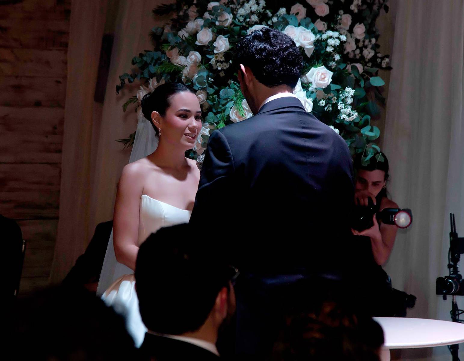 Juliana y Gustavo, mientras declaraban sus votos matrimoniales.