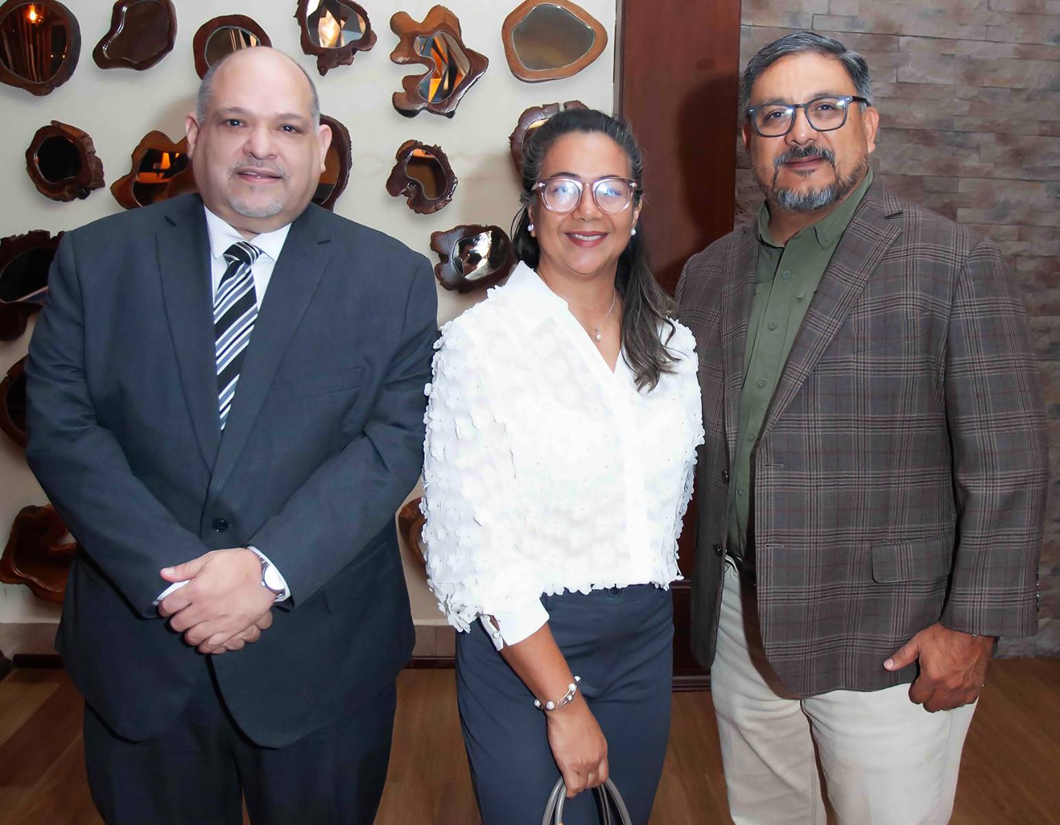 Luís Hernández, Denisa y José Paz.