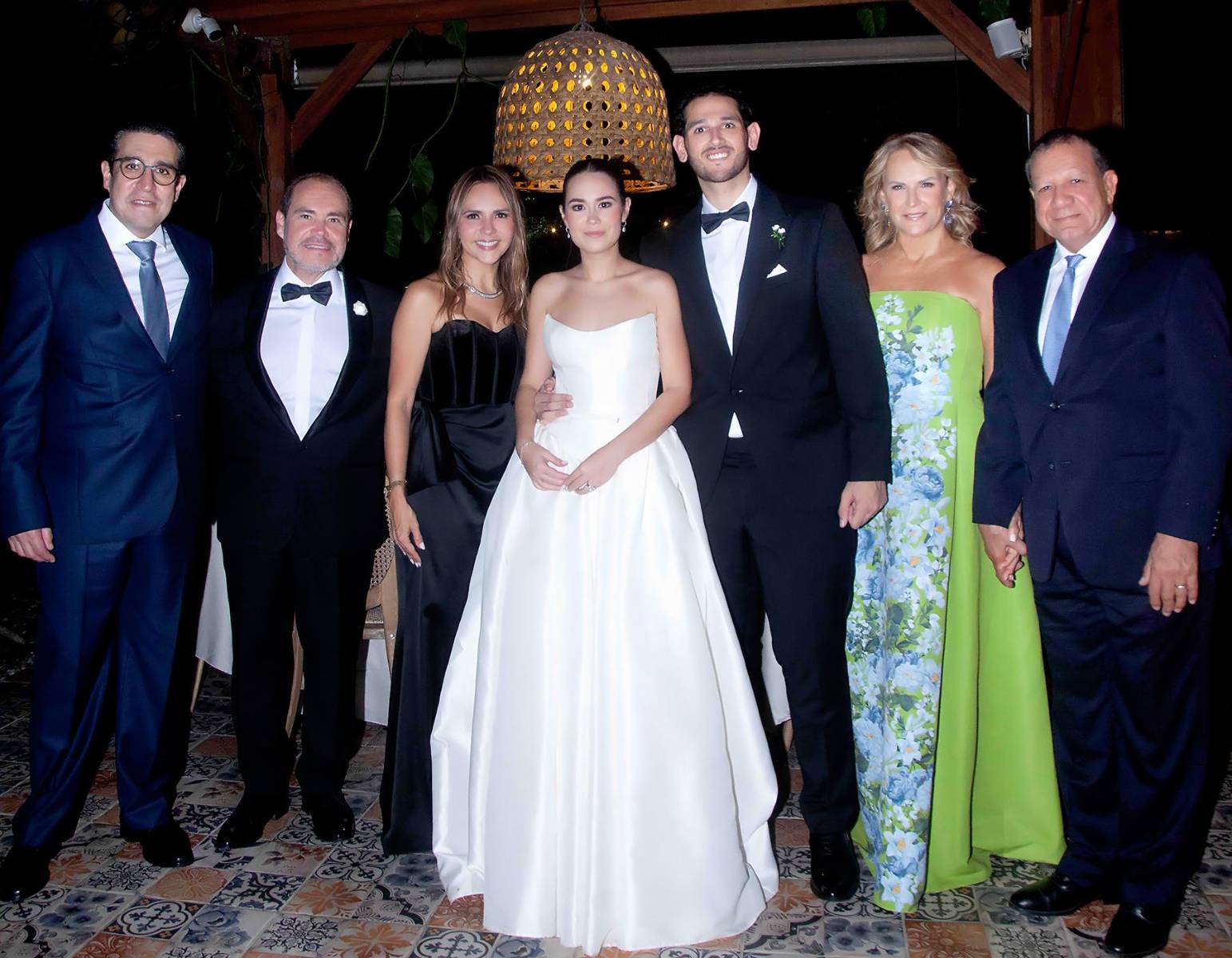 Benjamín Membreño, Julio Fernández, Carolina de Fernández, Juliana Fernández, su esposo Gustavo Adolfo Zavala con Vivian y Johny Chahin.
