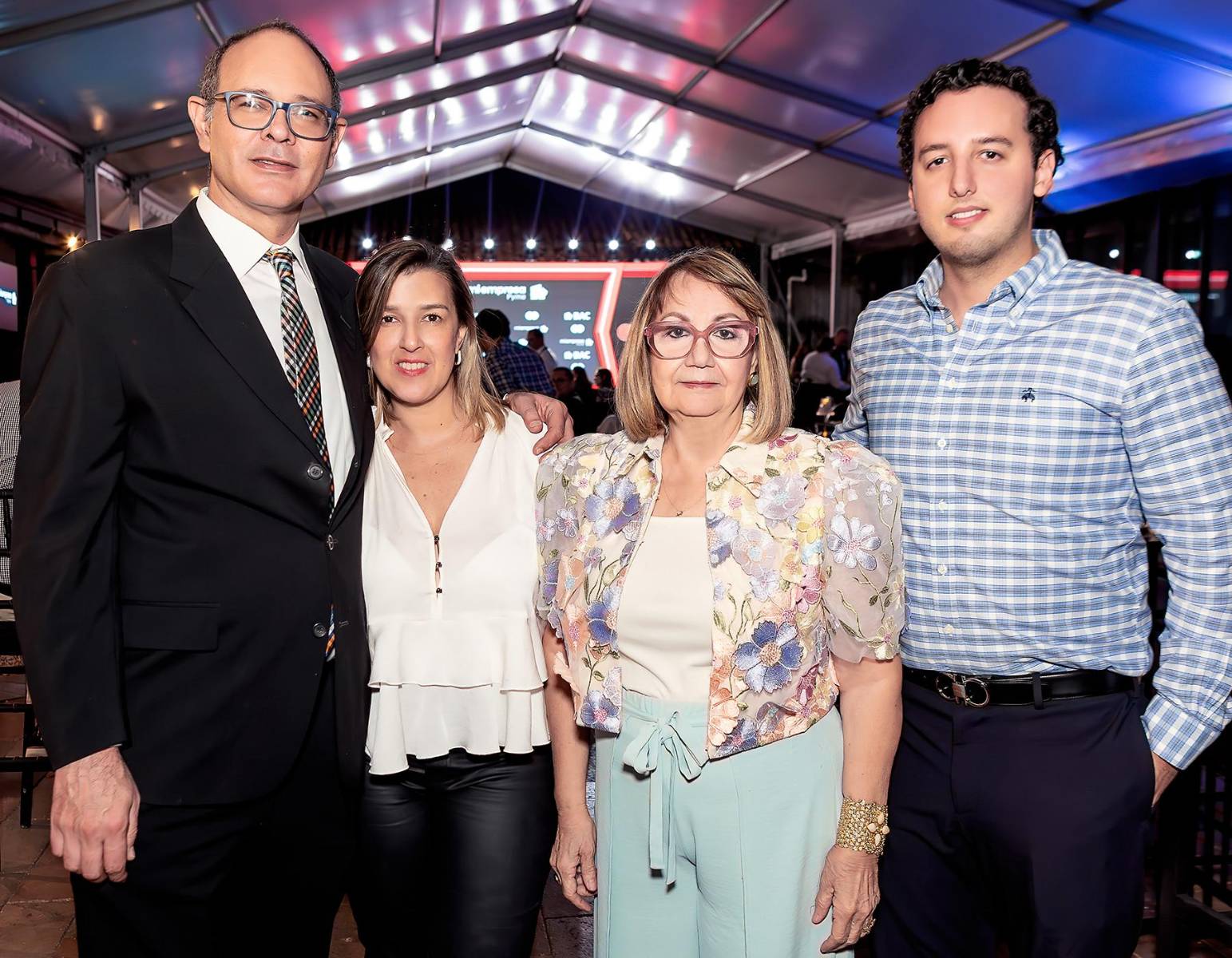 Julio García, Keren Valle, Bessy Zaldívar y Enrique Lardizabal.