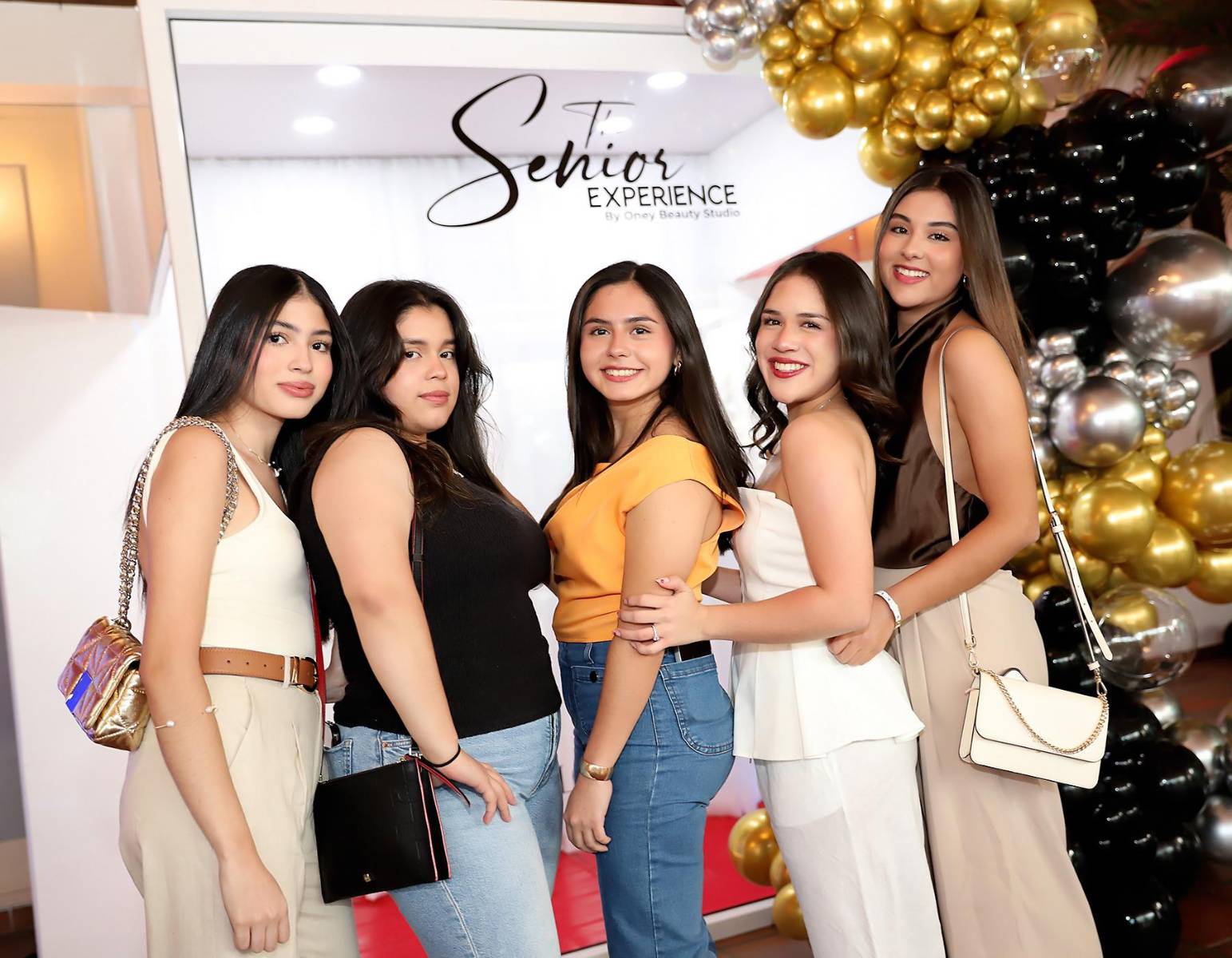 Esthefanie Moreno, Pamie Portillo, Constanza Martínez, Arianna Torres y Joanie Korte.