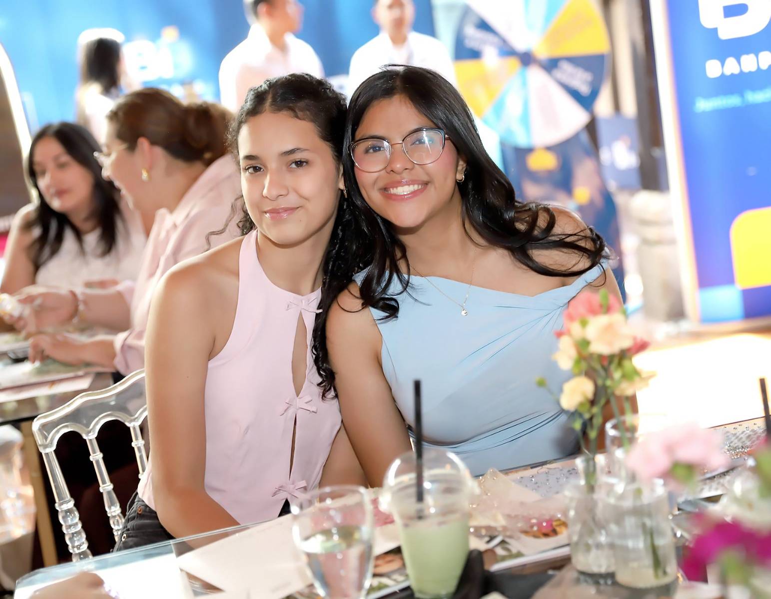 Paula Romero y Stefany Osorio.