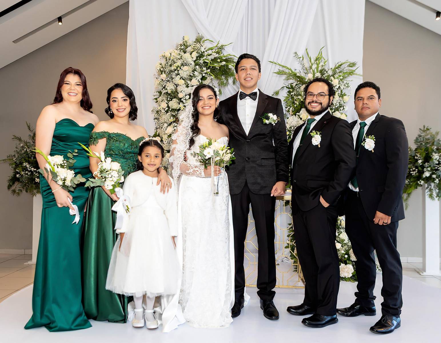 Soraya Chavez, Silvia Galo, Elena Altamirano, Andrea Altamirano, Yitzhak Burgos, Shamir Altamirano y Ronald Aaron Altamirano